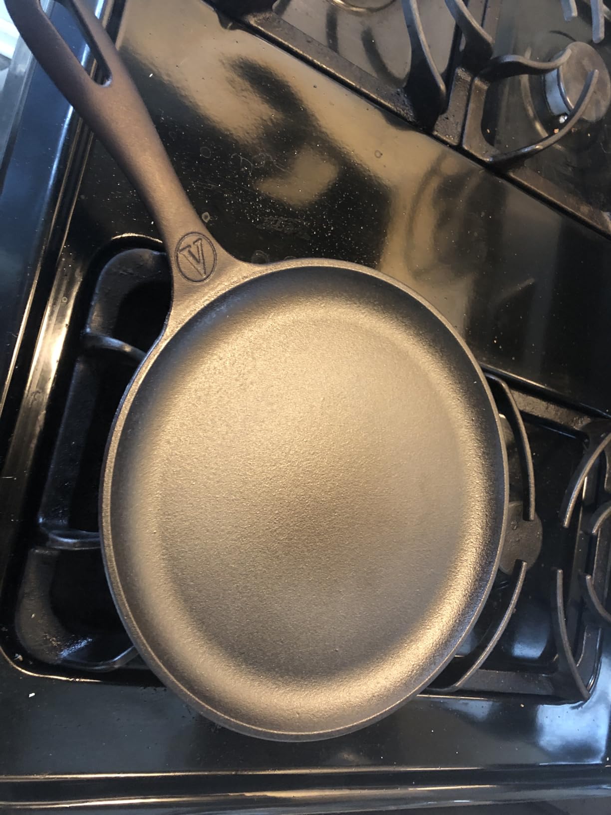 Victoria 10.5-Inch Cast Iron Comal Griddle Pan with a Long Handle, Preseasoned with Flaxseed Oil, Made in Colombia customer photo 1