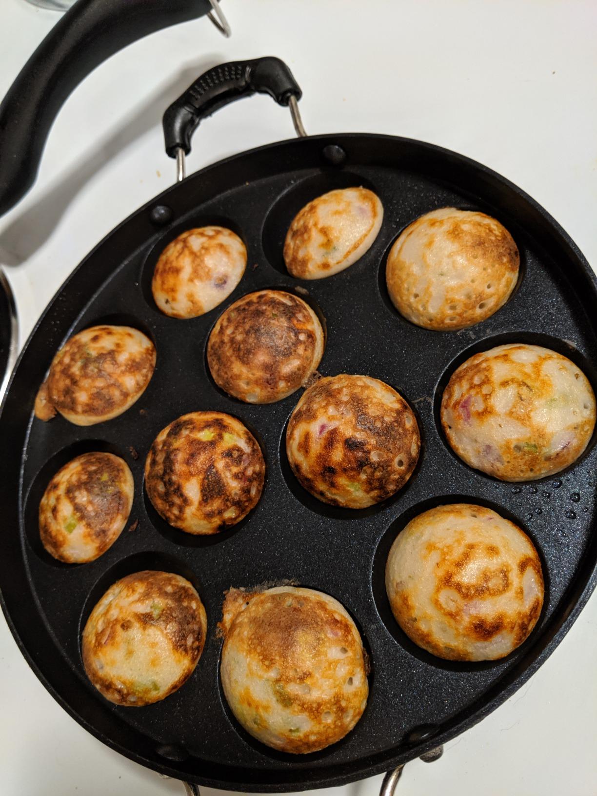 Tabakh AppamPatra Paniyaram Non Stick Appam Pan with Stainless Steel Lid, 9.5 inch customer photo 1
