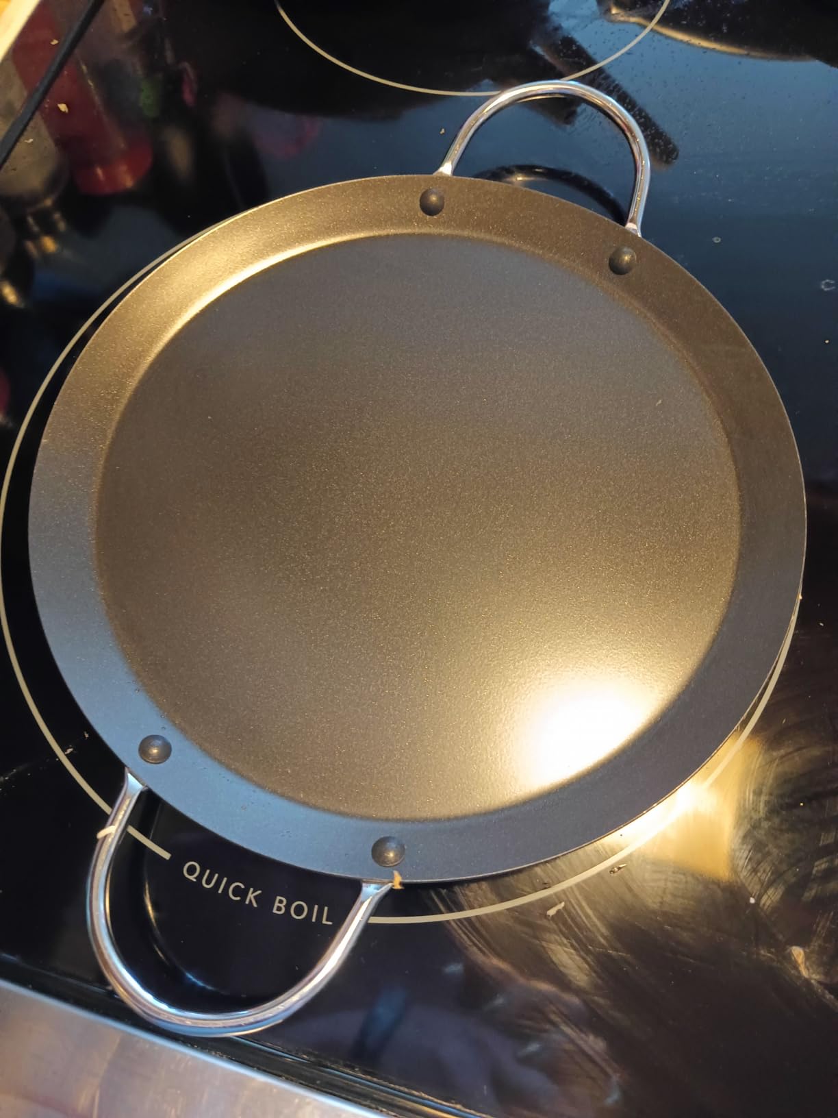 IMUSA 13.5in Carbon Steel Nonstick Round Comal with Metal Handles, Black customer photo 1