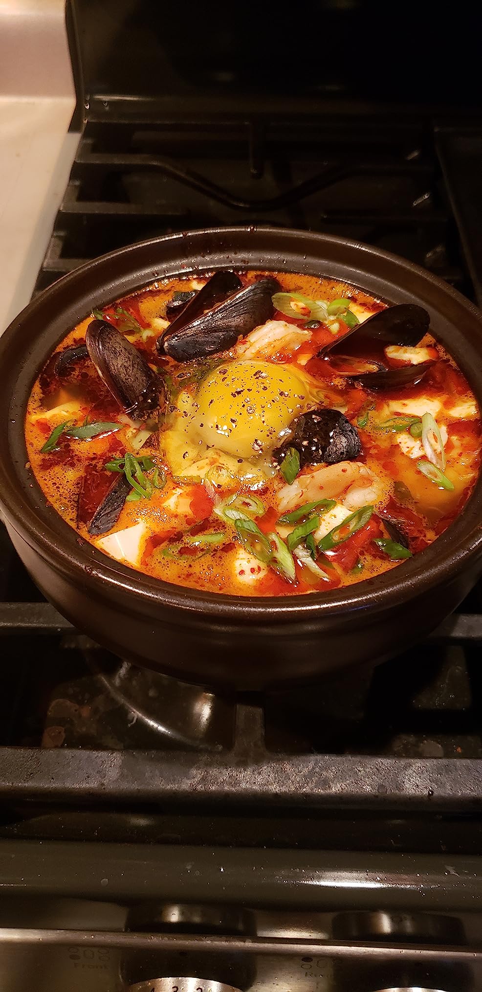 Crazy Korean Cooking Korean Stone Bowl (Dolsot), Sizzling Hot Pot for Bibimbap and Soup - Premium Ceramic (Large with Lid) customer photo 2