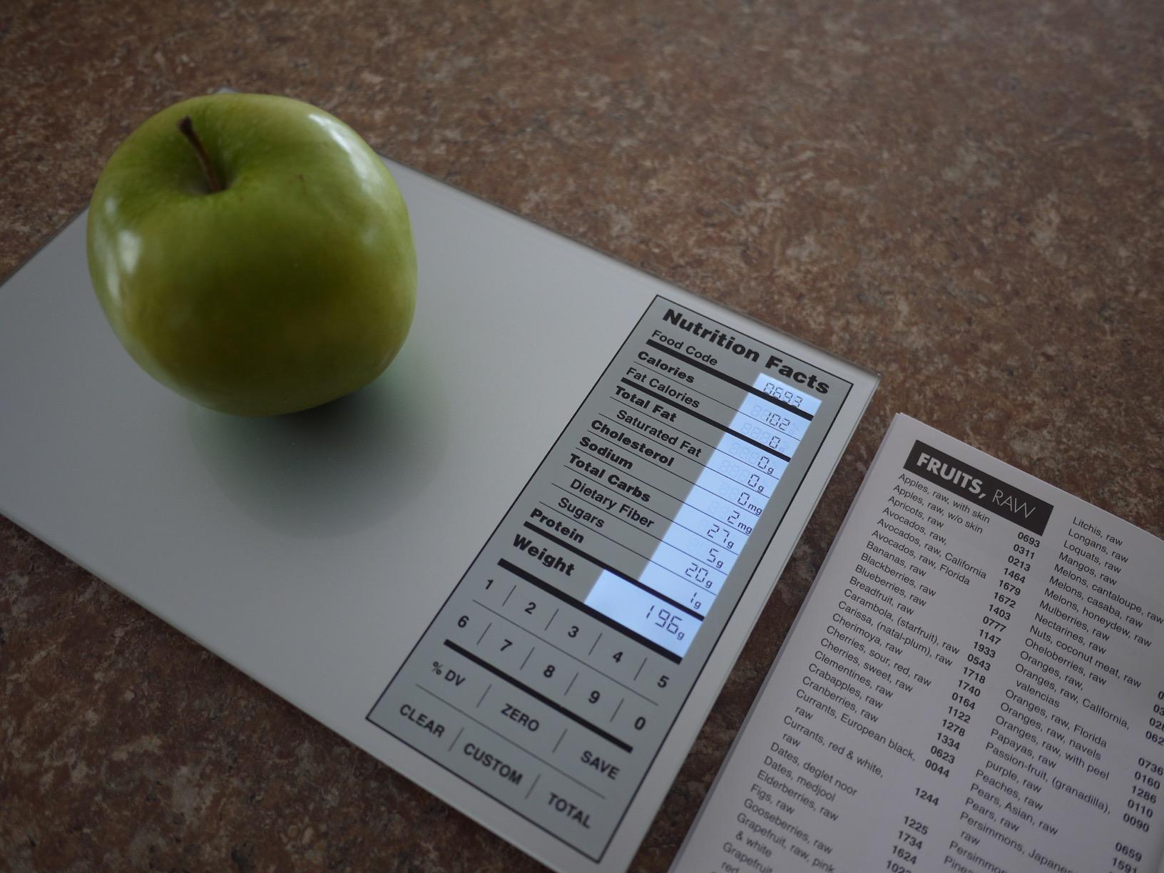 Greater Goods Food Scale with Nutrition Calculator, Non Connected Calorie Scale for Meal Prep, Weight Loss, 2000 Pre-Loaded Food Codes, Compact Kitchen Scale, Battery Operated, 11lb Capacity, Silver customer photo 1