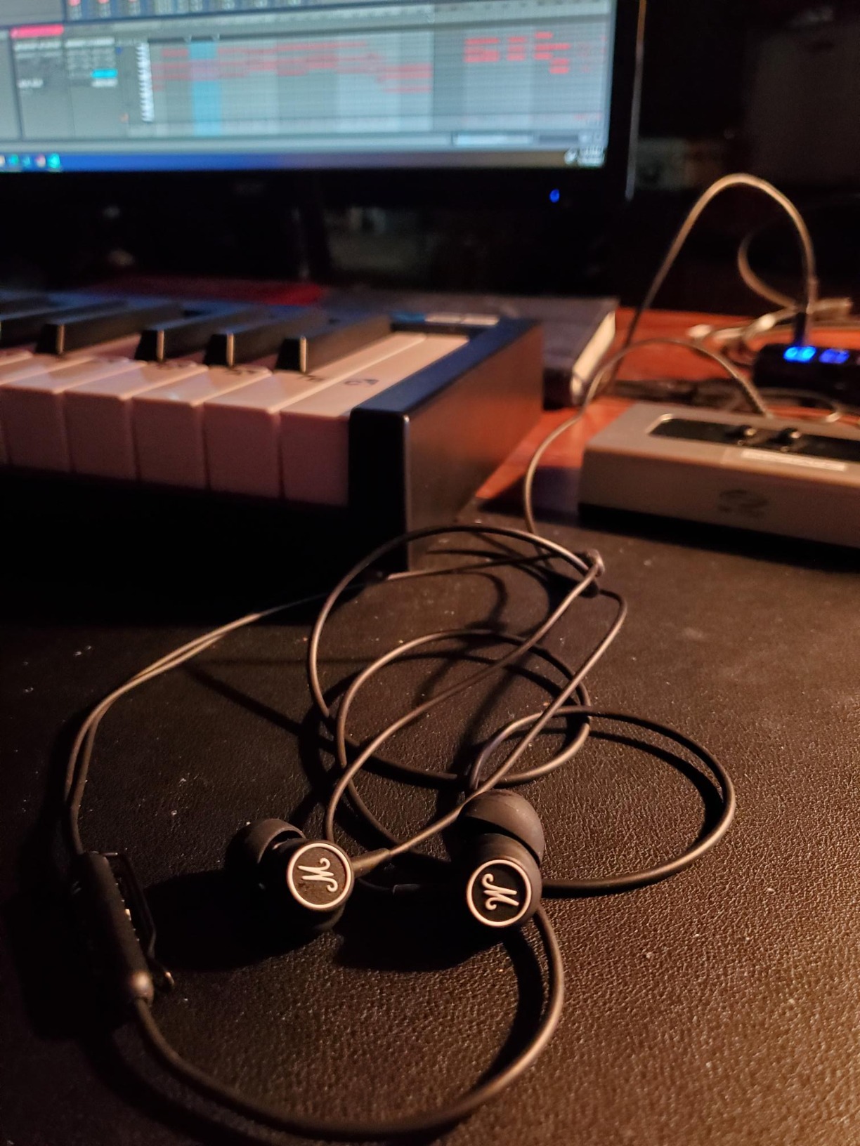 Marshall Mode in-Ear Headphones, Black & White customer photo 1