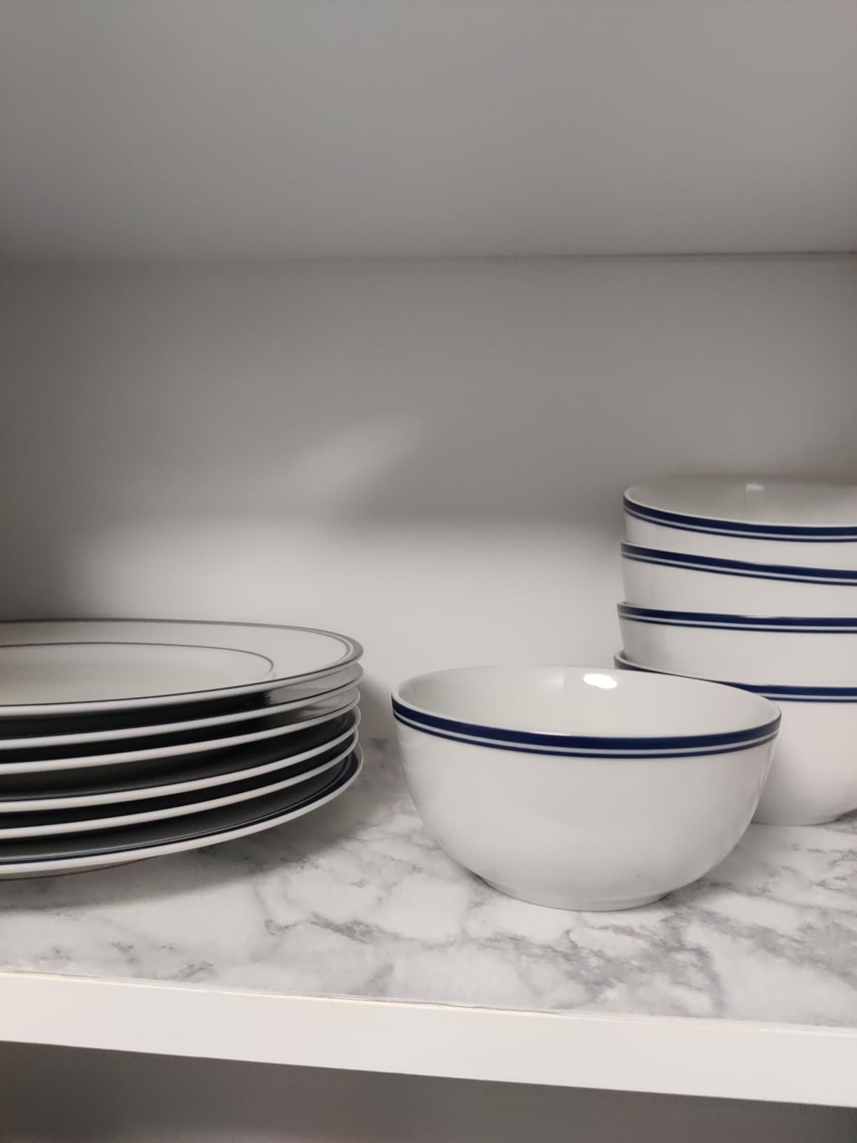 Amazon Basics 16-Piece Cafe Stripe Dinnerware Set, Microwave and Dishwasher Safe, Plates, Bowls, Mugs, Service for 4, Blue customer photo 1