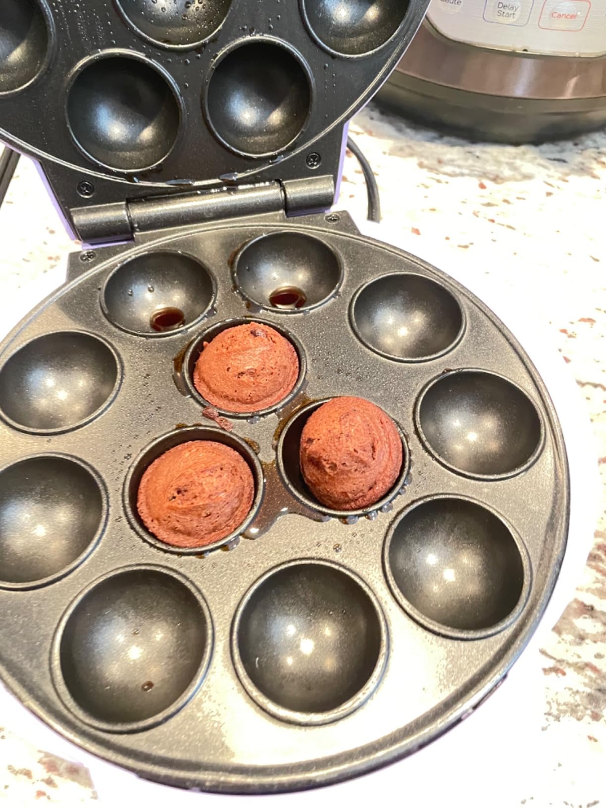 Brentwood Appliances TS-254 Cake Pop Maker, 12, Purple customer photo 1