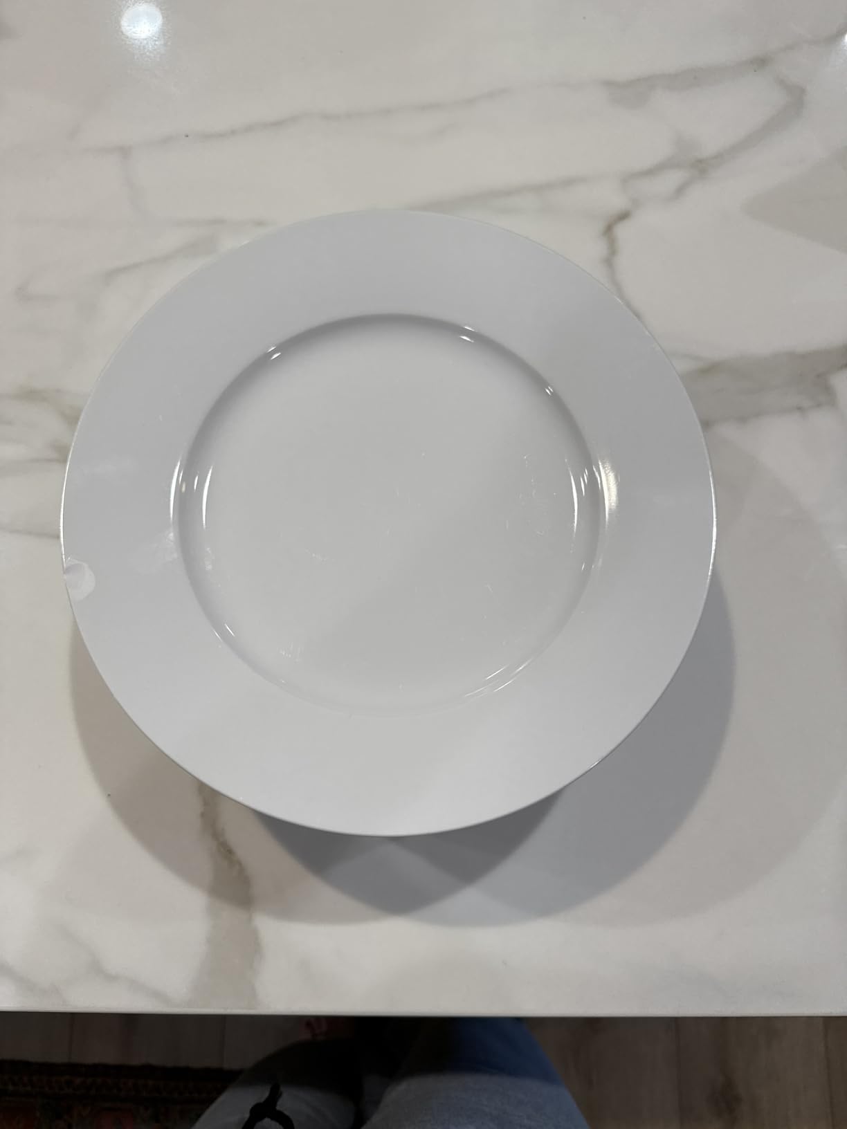 Amazon Basics Porcelain Dinnerware Set, Microwave and Dishwasher Safe, Service for 6, 18-Piece, Plates, Bowls, White customer photo 1