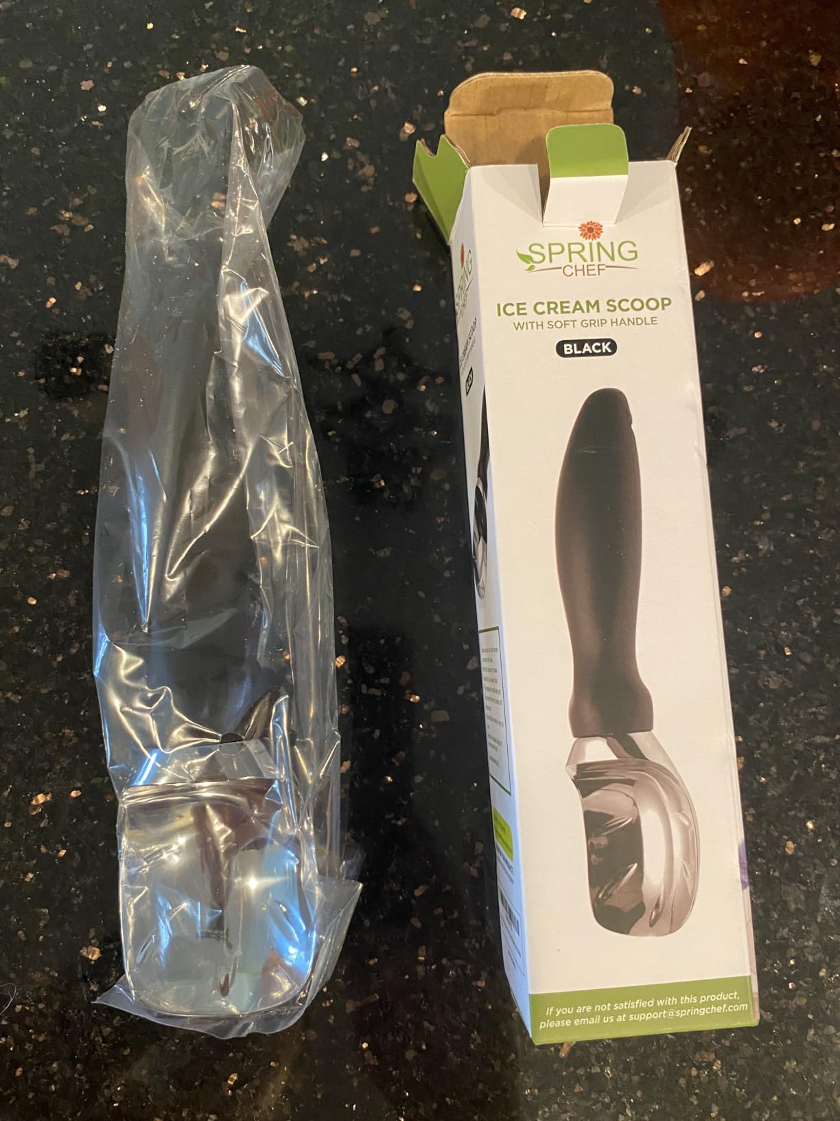 Spring Chef Heavy Duty Ice Cream Scoop with Comfortable Handle - Professional Ice Cream Scooper for Gelato, Sorbet, Cookie Dough, Melon, Frozen Yogurt - Dishwasher Safe Metal Kitchen Tool - Black customer photo 2