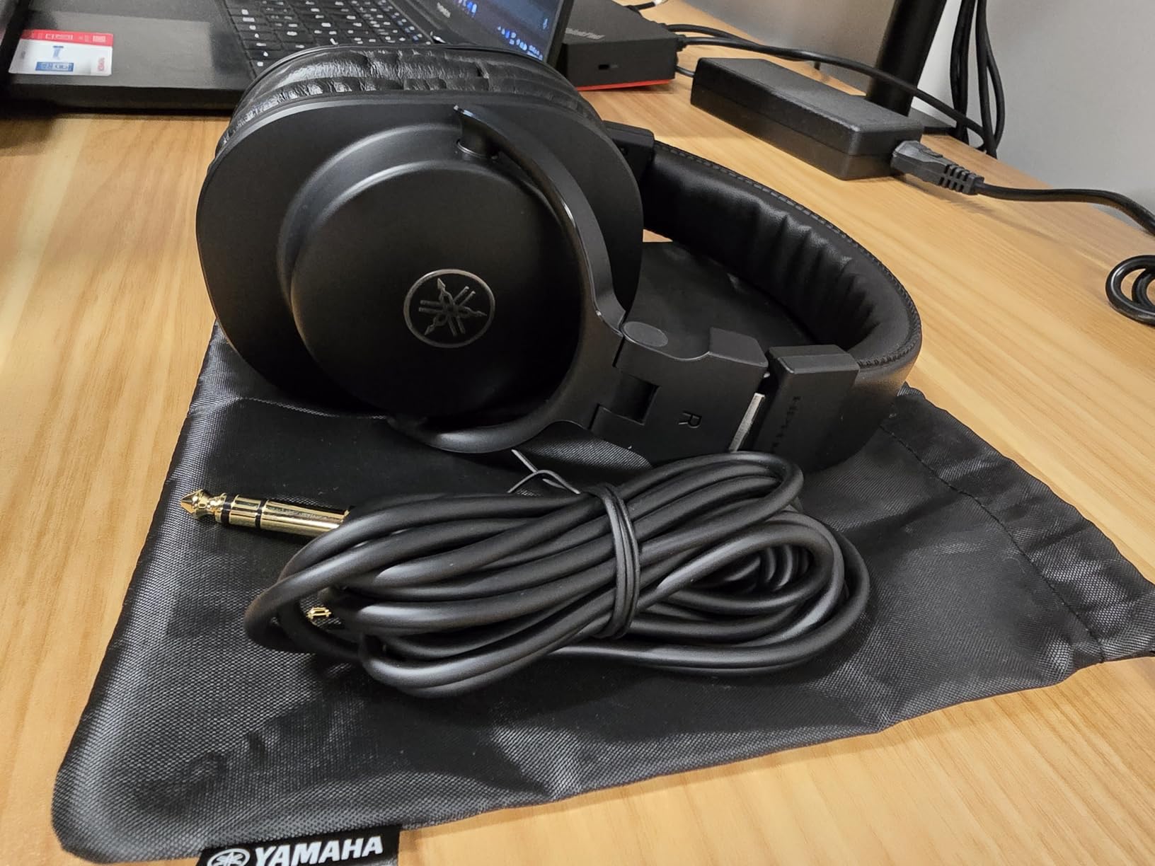 Yamaha HPH-MT5 Monitor Headphones, Black customer photo 1
