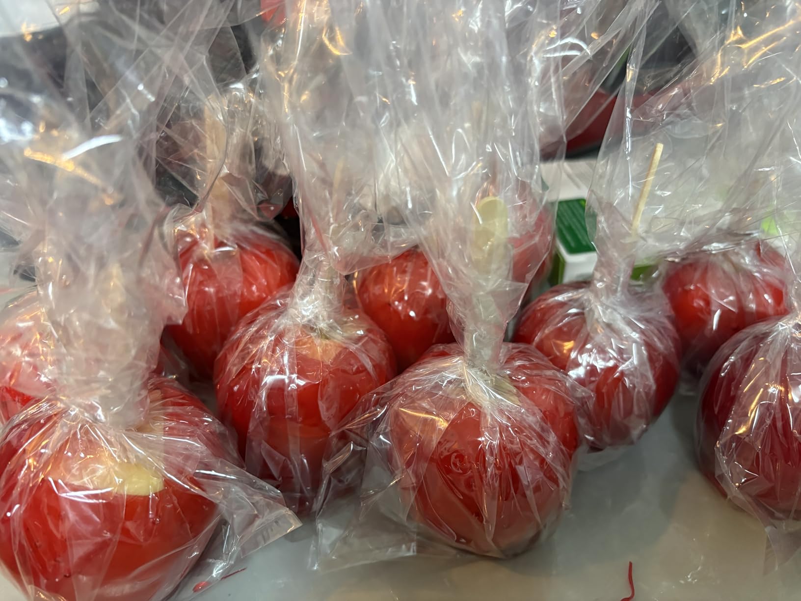 Concord Foods Candy Apple Kit - Classic Red Apples for Family Treats, Carnivals, Fairs, and Fundraisers - Includes Candy Apple Mix and 10 Sticks - Easy, Fun, and Delicious - 5 oz Box customer photo 1