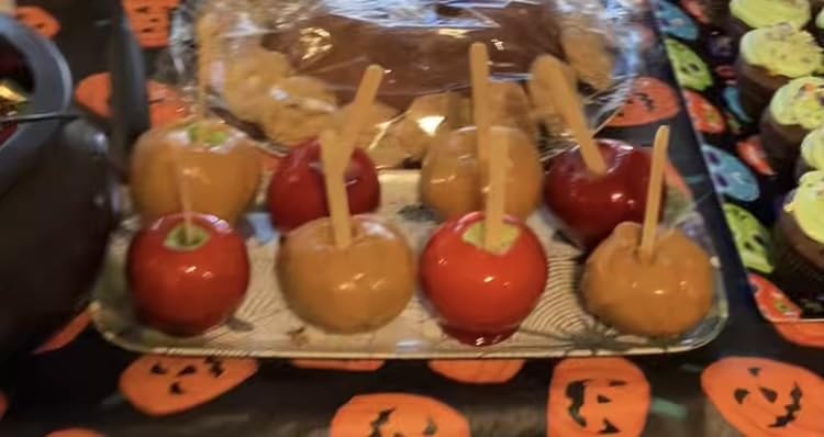 Concord Foods Candy Apple Kit - Classic Red Apples for Family Treats, Carnivals, Fairs, and Fundraisers - Includes Candy Apple Mix and 10 Sticks - Easy, Fun, and Delicious - 5 oz Box customer photo 2