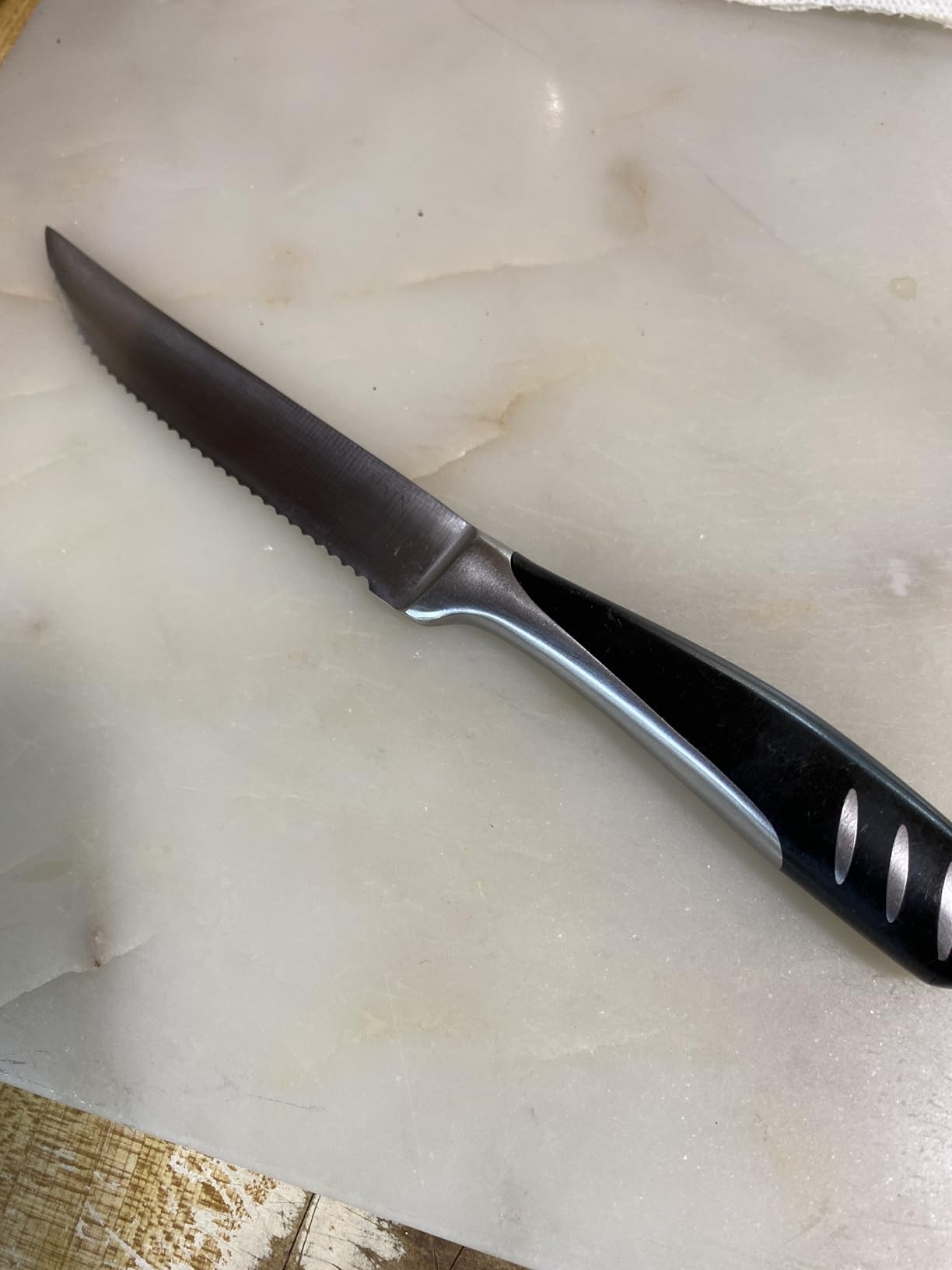 Bellemain Premium Steak Knives Set of 4, Kitchen Knife Sets with Steel Blades for Precise Cutting, Lightweight Steak Knife Set Stainless Steel & Durable, Serrated Steak Knives Dishwasher Safe customer photo 2