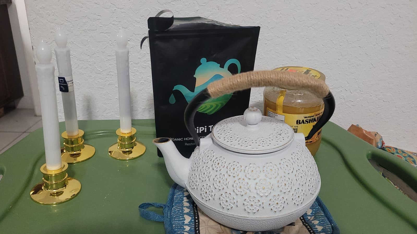 Sotya Cast Iron Teapot, 40oz/1200ml Japanese Tetsubin Tea Pot with Infuser for Loose Leaf and Tea Bags, Tea Kettle Coated with Enameled Interior for Stove Top, White customer photo 2