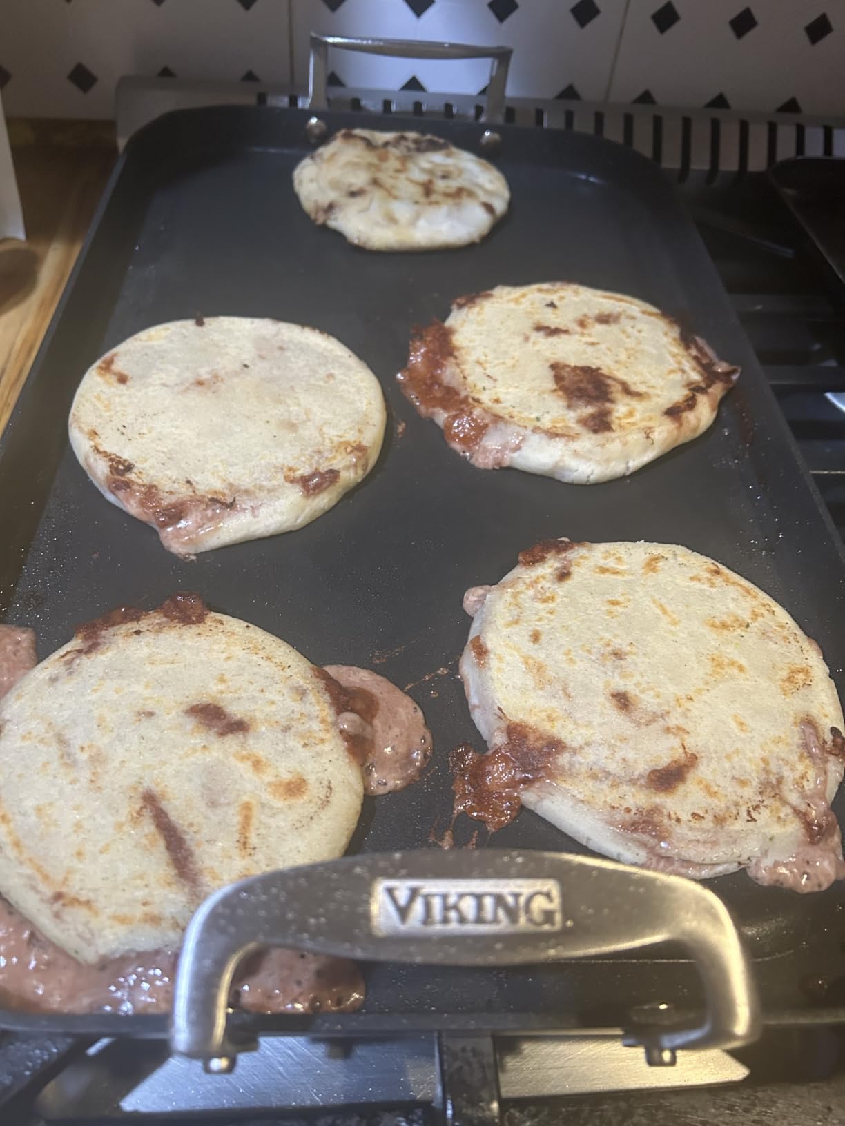 Viking Nonstick Double Burner Griddle, 19 x 11 Inch Hard Anodized Kitchen Grill Pan with Handles, Oven Safe, Works on Gas, Ceramic, and Electric Stove Top customer photo 1