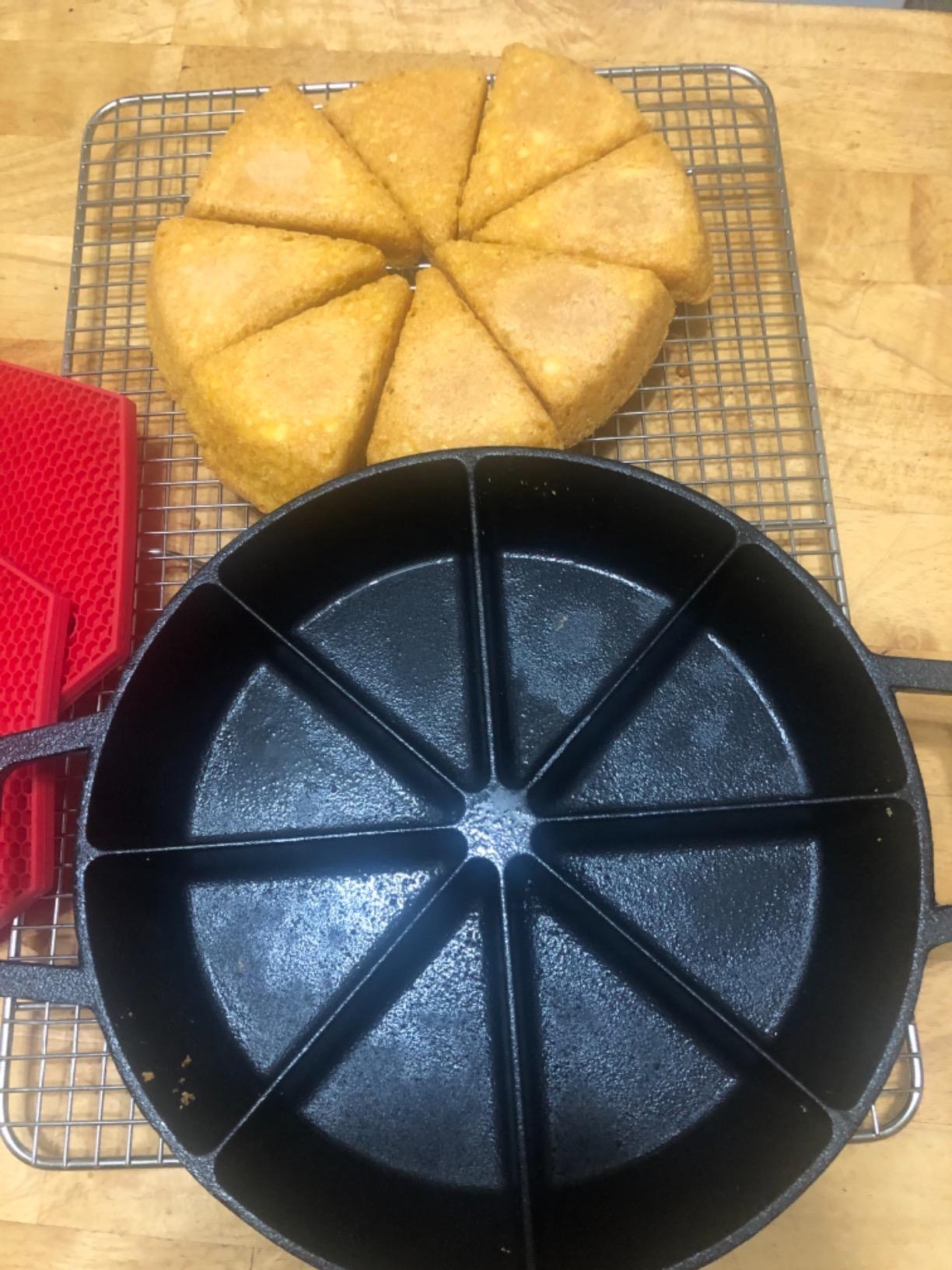 Bayou Classic 10-in Cast Iron Wedge Cornbread Skillet customer photo 1