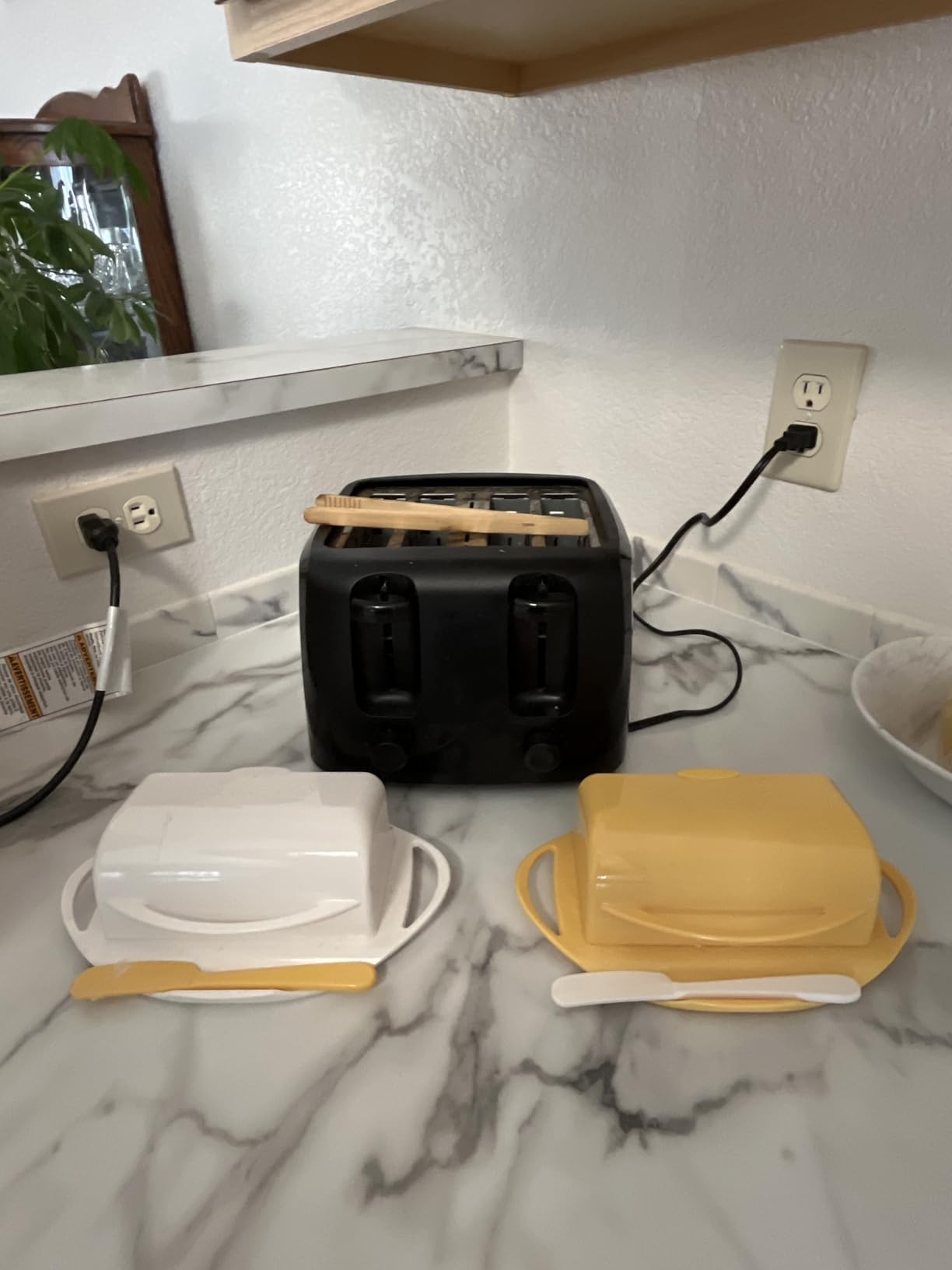 Butterie Flip-Top Butter Dish with Lid & Matching Knife, Holds 2 Sticks/European Butter, No-Mess Butter Holder, Shatterproof, Dishwasher Safe, White customer photo 1