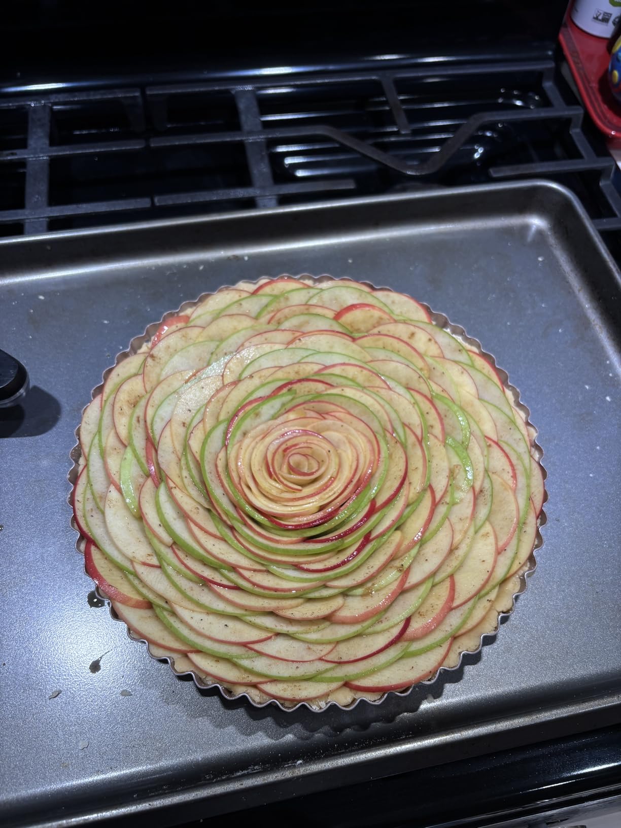 CHEFMADE 9.5-Inch Round Tart Pan with Removable Loose Bottom, Non-Stick Carbon Steel Quiche Pan (Champagne Gold) customer photo 1