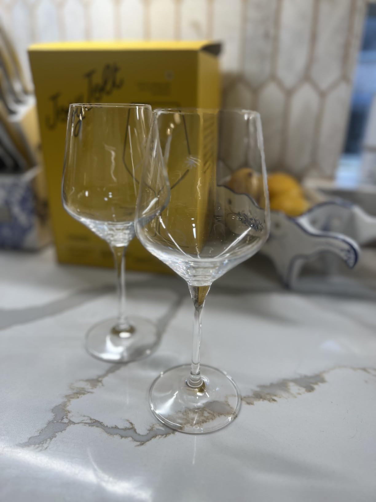 JoyJolt Layla Italian Red Wine Glasses, Set of 4, 17 oz Clear - Made in Europe customer photo 2