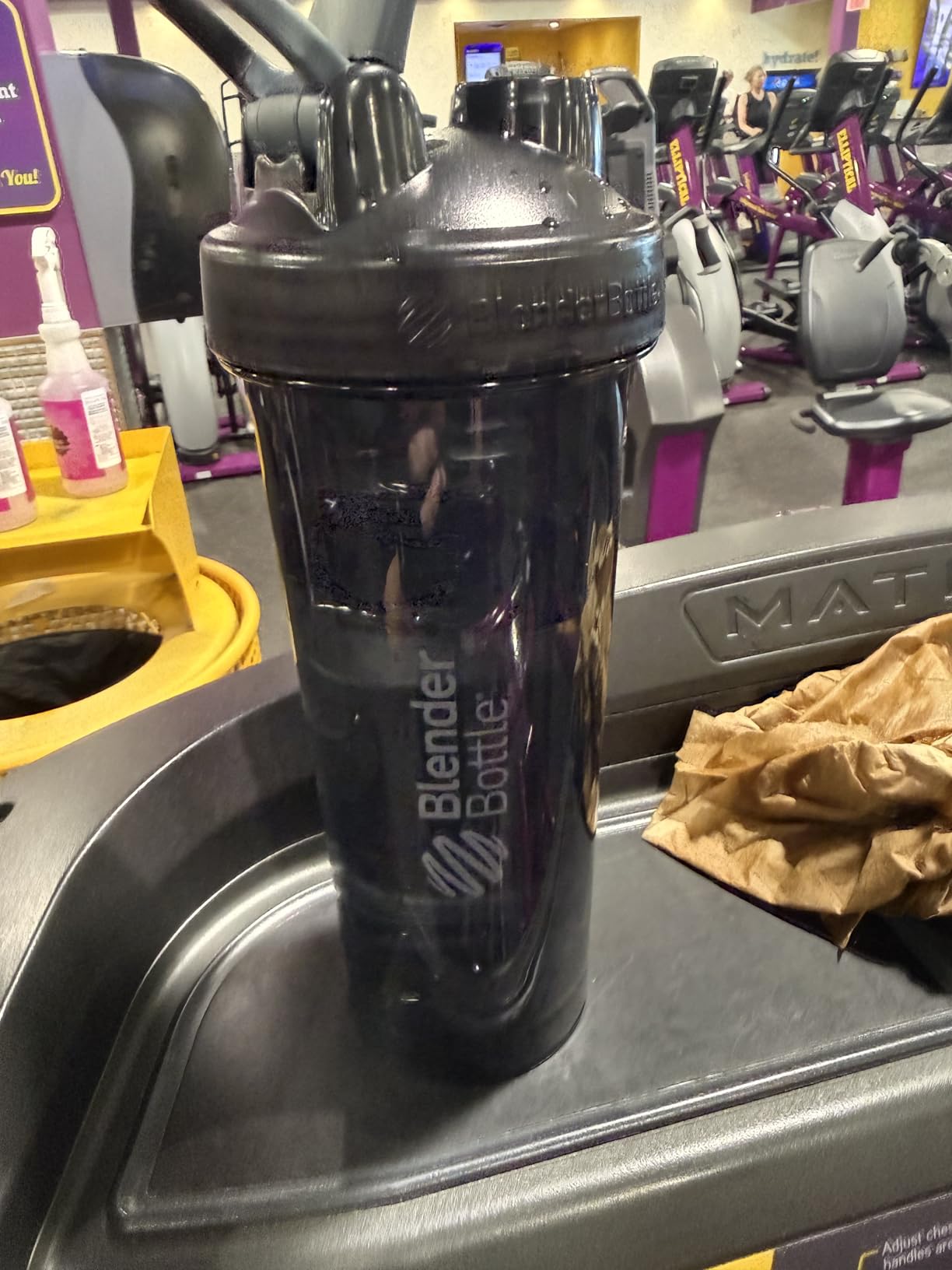 BlenderBottle Shaker Bottle Pro Series Perfect for Protein Shakes and Pre Workout, 28-Ounce, Black customer photo 1