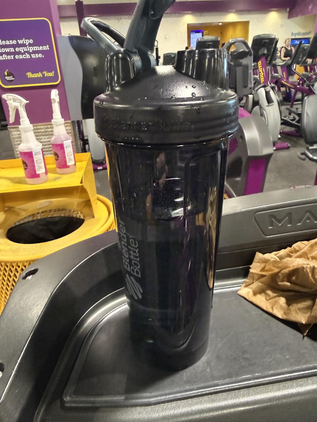 BlenderBottle Shaker Bottle Pro Series Perfect for Protein Shakes and Pre Workout, 28-Ounce, Black customer photo 2