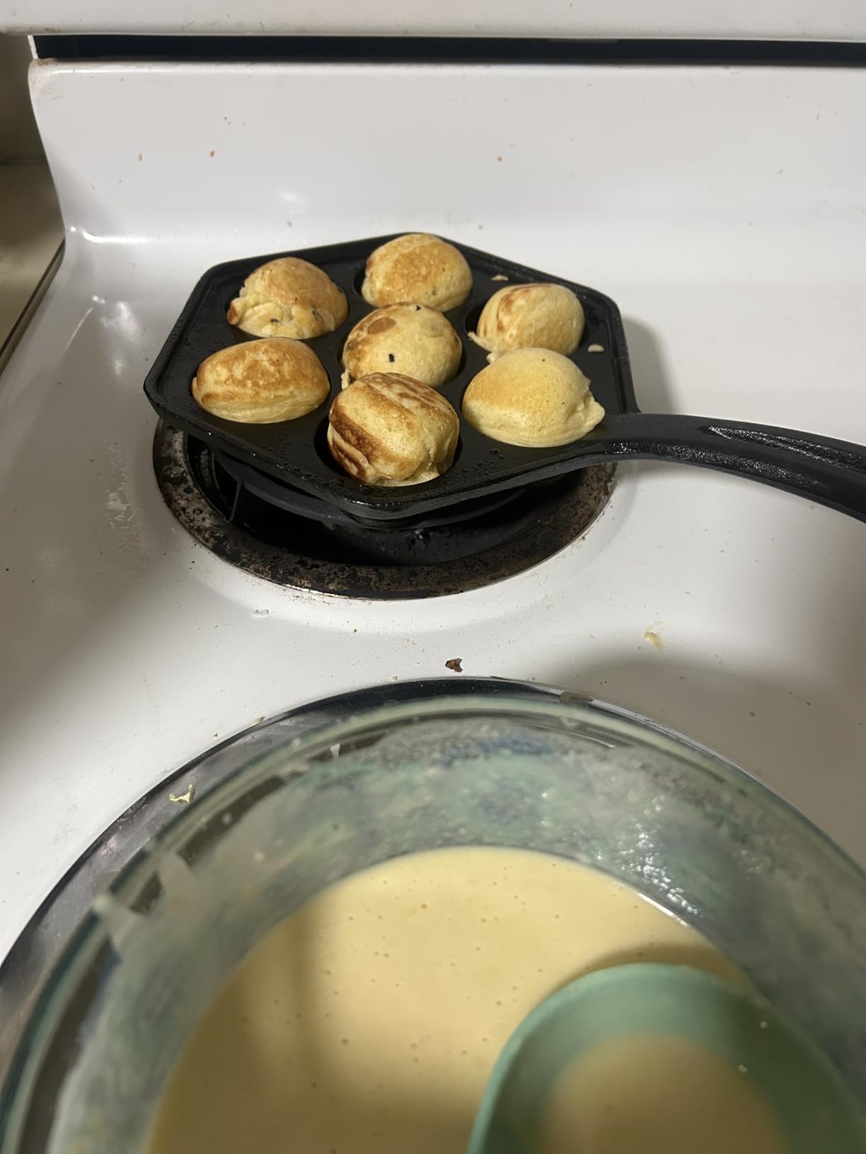 Commercial CHEF Danish Aebleskiver Pan, Pre-Seasoned Cast Iron, Seven Sections For Mini Puffs and Pancake Balls, Works on All Cooktops Including Induction, Outdoor Cookware for Grills, CHCI4105 customer photo 2