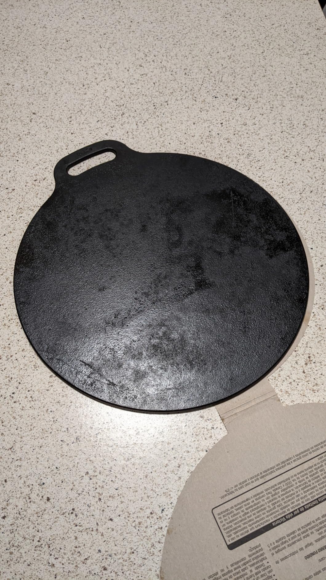Victoria 12-Inch/30.5-Centimeter Cast Iron Tawa Dosa Pan, Cast Iron Pizza Pan and Crepe Pan with Loop Handle, Seasoned with Flaxseed Oil, Made in Colombia customer photo 2