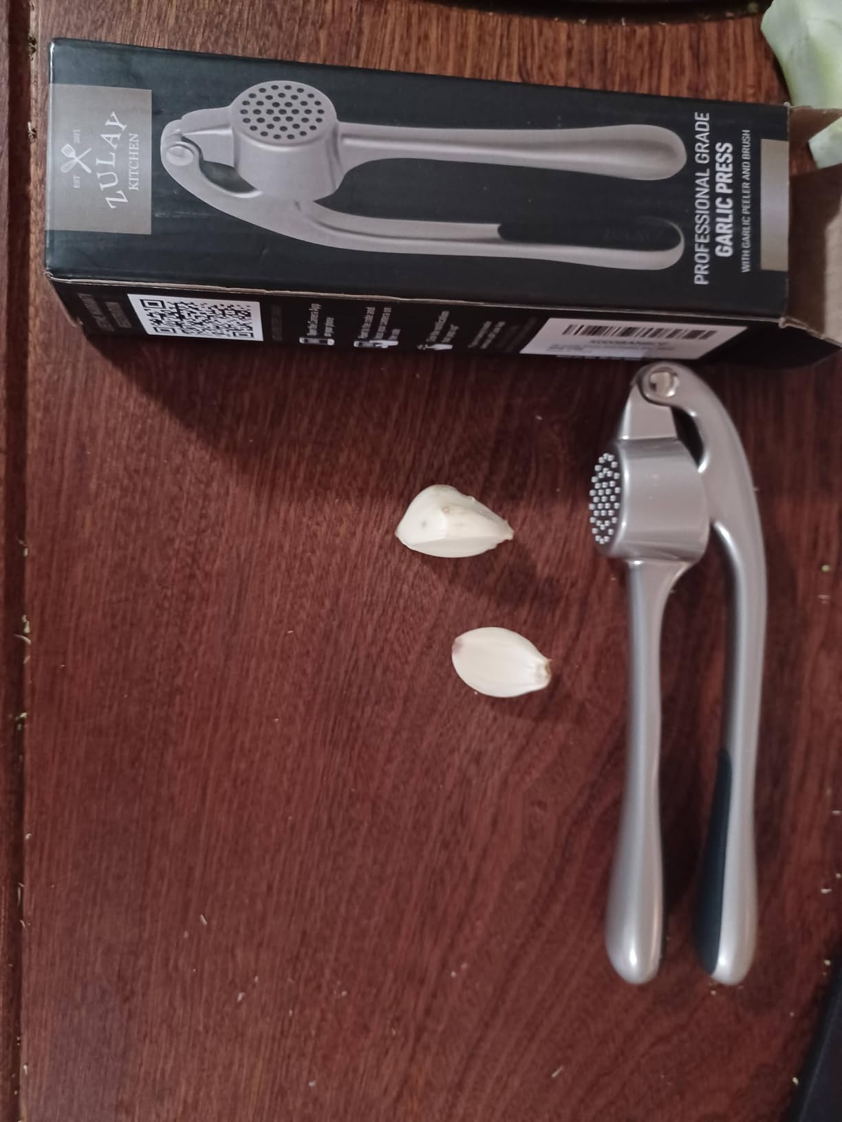 Zulay Kitchen Premium Garlic Press Set - Rust Proof Professional Garlic Mincer Tool - Easy-Squeeze, Easy-Clean with Soft, Ergonomic Handle - Silicone Garlic Peeler & Brush (Silver) customer photo 1