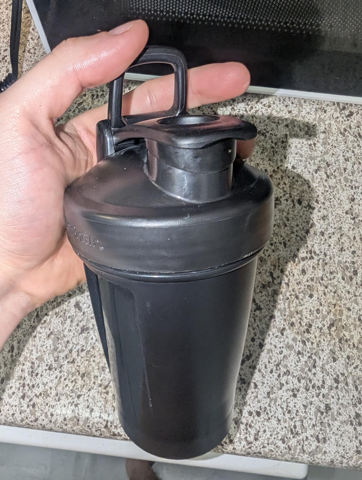 BlenderBottle Classic V2 Shaker Bottle Perfect for Protein Shakes and Pre Workout, 28-Ounce, Clear/Black customer photo 1