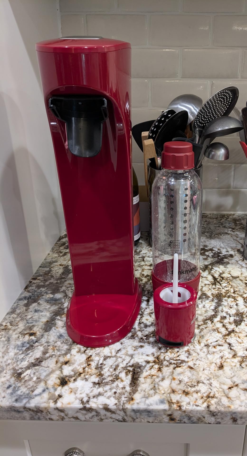 Drinkmate OmniFizz Sparkling Water and Soda Maker, Carbonates Any Drink - Special Bundle - Includes 60L CO2 Cylinder, Two Carbonation Bottles, and Fizz Infuser (Classic White) customer photo 1