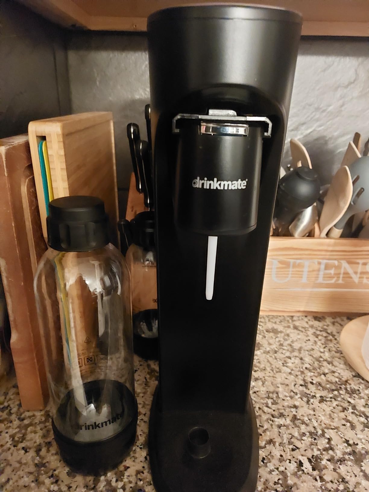 Drinkmate OmniFizz Sparkling Water and Soda Maker, Carbonates Any Drink - Special Bundle - Includes 60L CO2 Cylinder, Two Carbonation Bottles, and Fizz Infuser (Classic White) customer photo 2