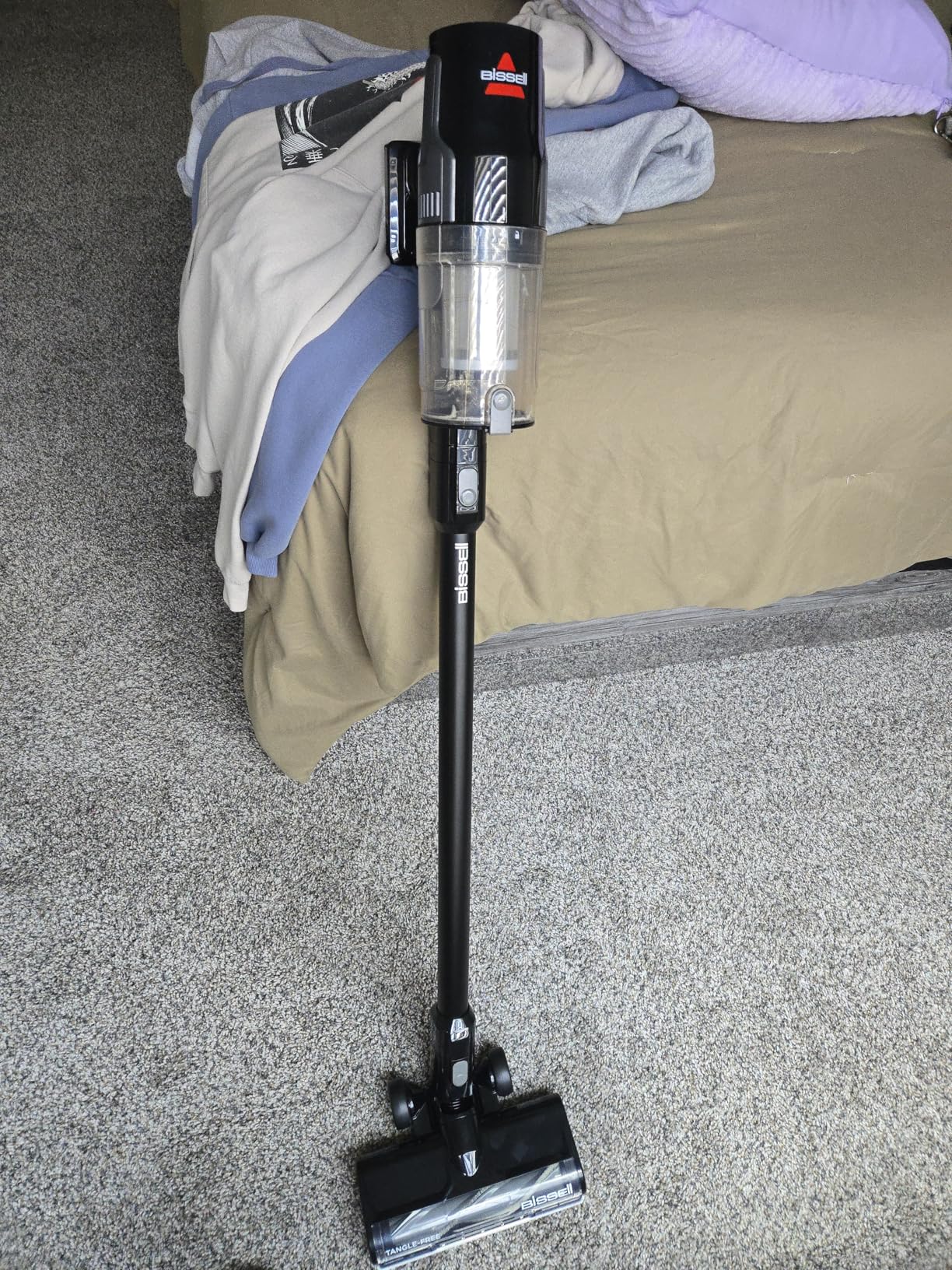 Bissell Featherweight Stick Lightweight Bagless Vacuum with Crevice Tool, 2033M, Black customer photo 1