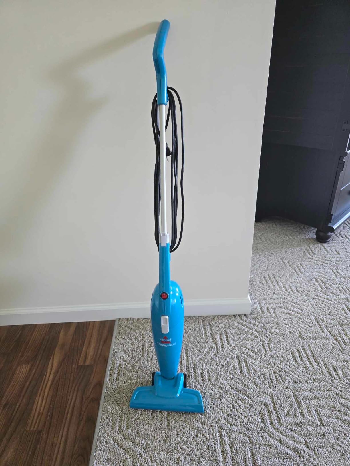 Bissell Featherweight Stick Lightweight Bagless Vacuum with Crevice Tool, 2033M, Black customer photo 2