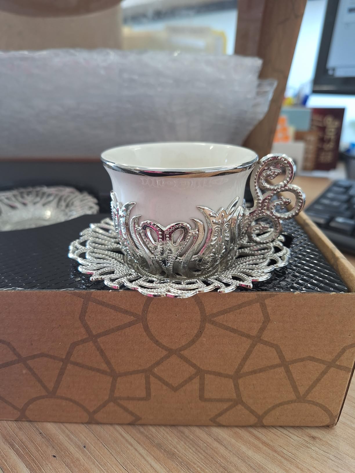 Alisveristime Turkish Coffee Cup Set, White Porcelain and Zinc Metal with Turkish Motifs, 6 Cups and Saucers (Gold) customer photo 2