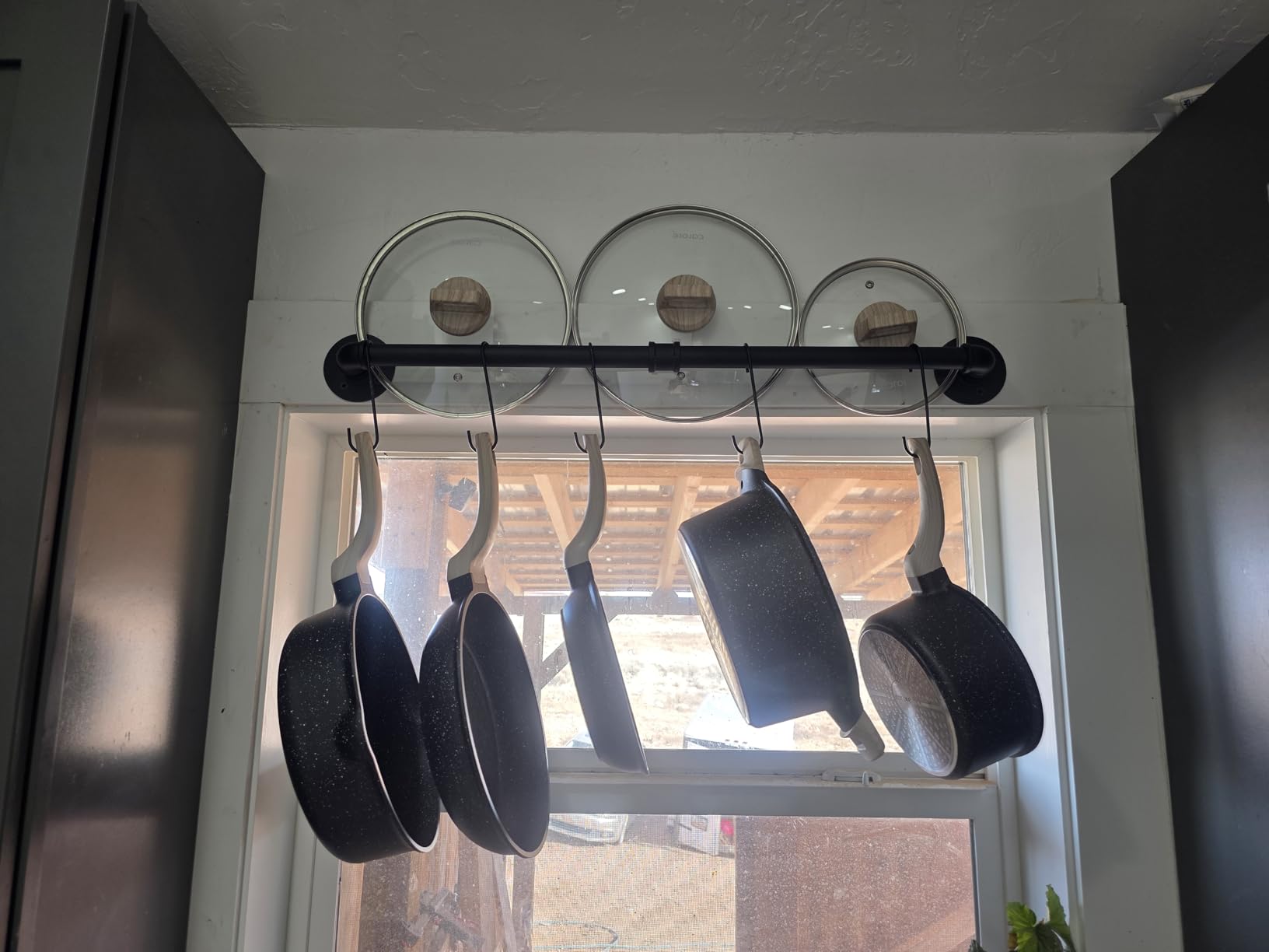 Toplife 31.5 inch Pot Rack, Kitchen Wall Mounted Detachable Pan Lid Utensils Organizer Hanging Rail with 14 Hooks, Black customer photo 1
