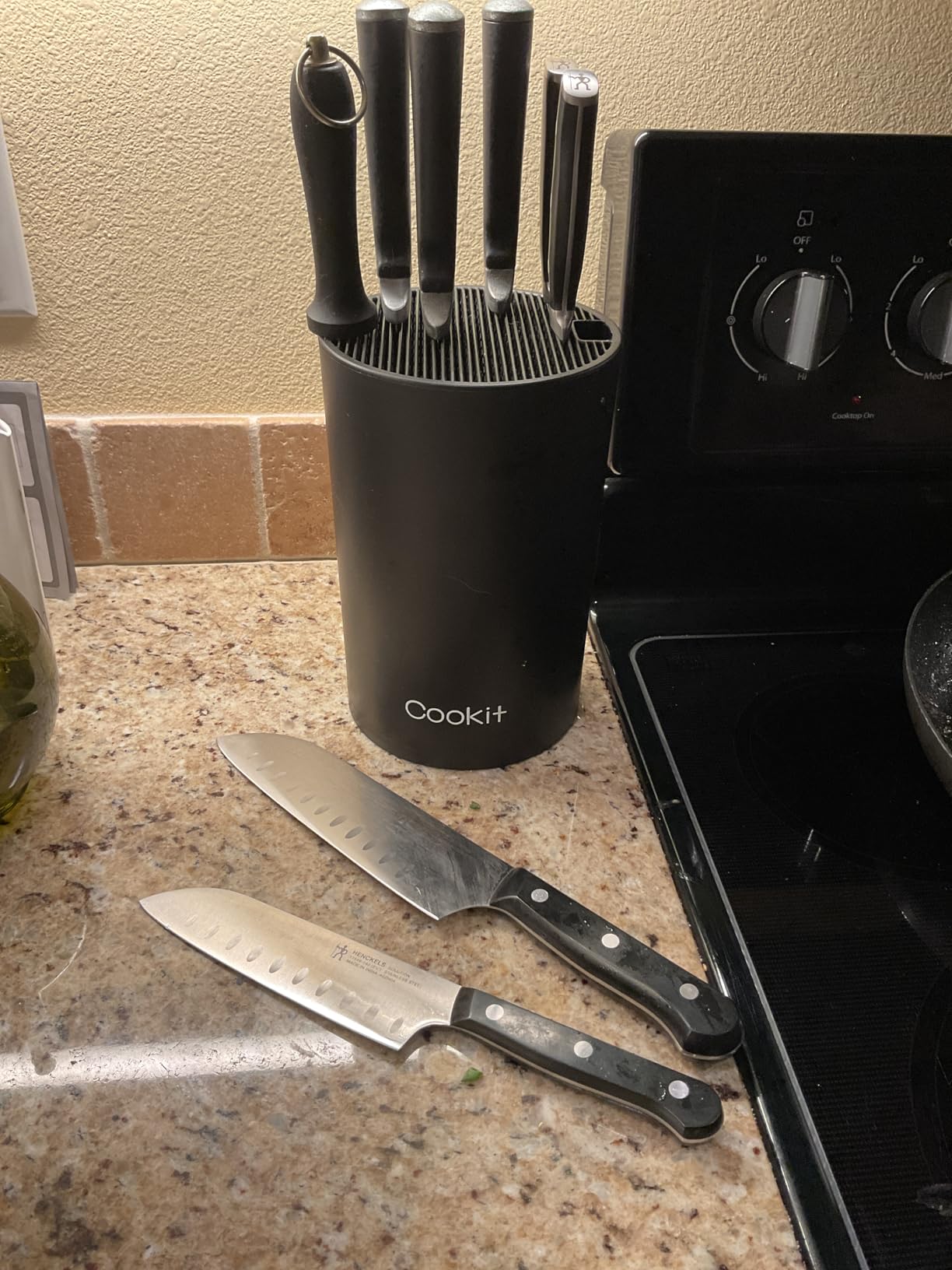 HENCKELS Solution Razor-Sharp 2-pc Knife Set, Santoku Knife 5 Inch customer photo 1