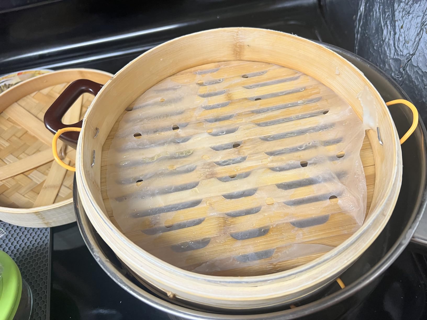MacaRio Bamboo Steamer Basket Set 10 inch Steamer for Cooking, with Side Handles Chopsticks Ceramic Sauce Dishes Paper Liners, for Dim Sum Dumplings Buns Seafoods Rice Asian Foods customer photo 1