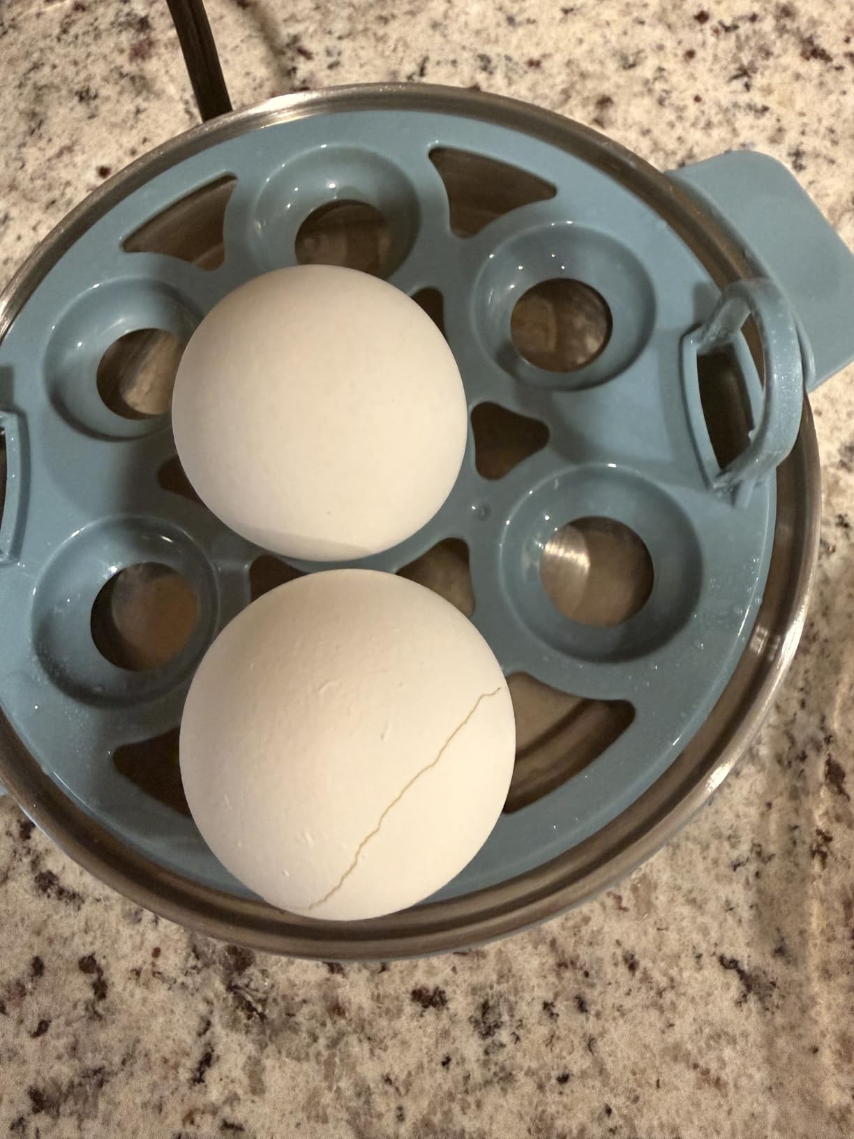 BELLA Rapid Electric Egg Cooker and Omelet Maker with Auto Shut Off, for Easy to Peel, Poached Eggs, Scrambled Eggs, Soft, Medium and Hard-Boiled Eggs, 14 Egg Capacity Tray, Double Tier, White customer photo 1
