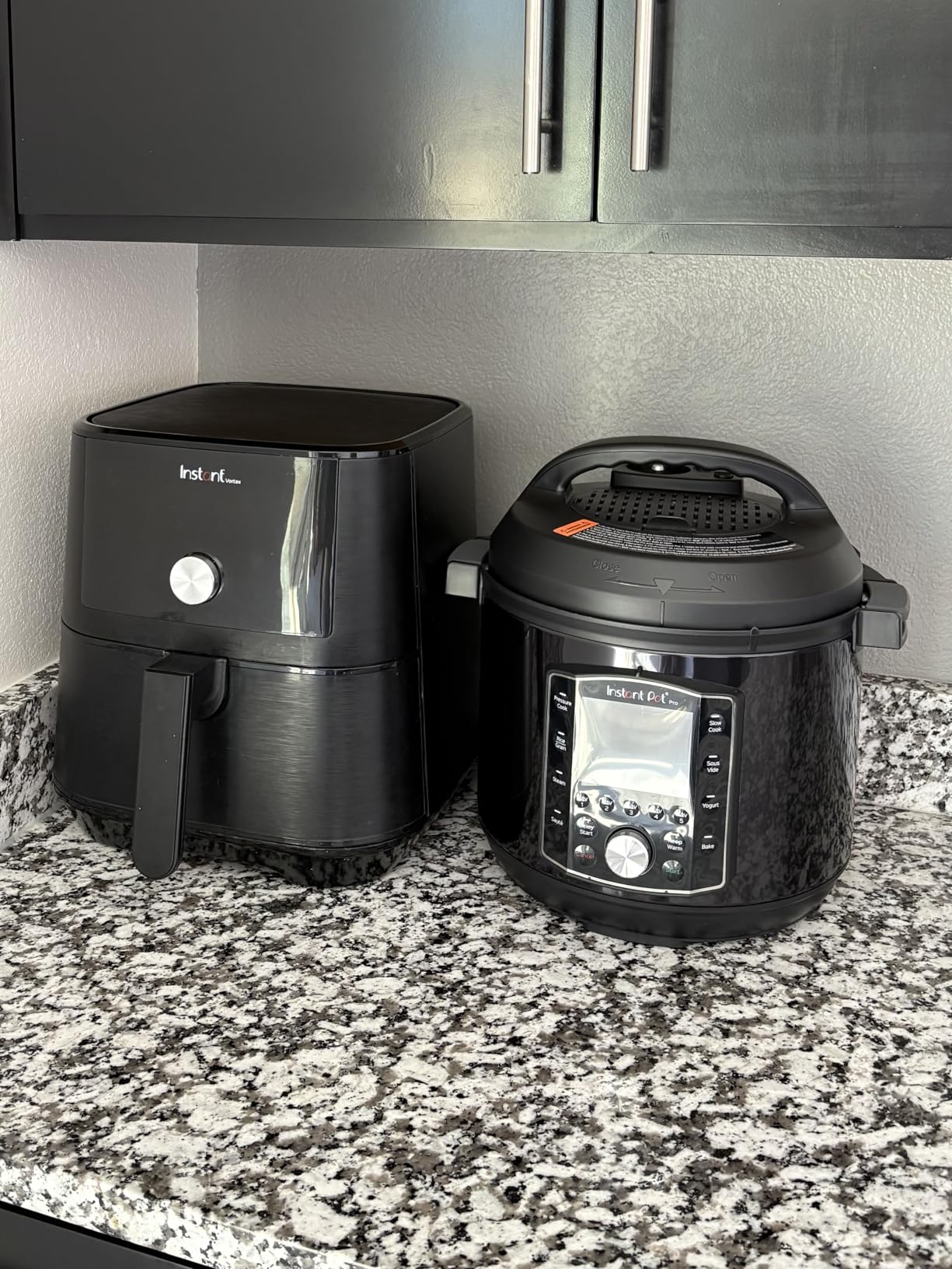 Pro 10-in-1 Pressure Cooker, Slow Cooker, Rice/Grain Cooker, Steamer, Sauté, Sous Vide, Yogurt Maker, Sterilizer, and Warmer, Includes App With Over 800 Recipes, Black, 6 Quart customer photo 2