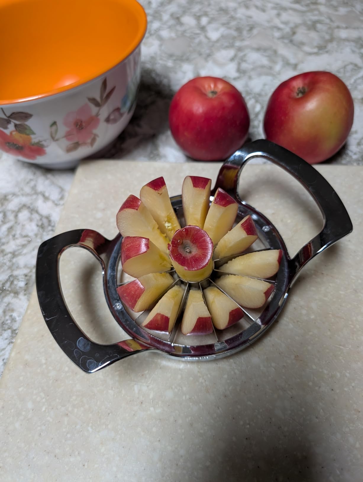 Apple Slicer,12-Blade Extra Large Apple Corer, Heavy Duty Stainless Steel Apple Cutter and Divider，Easy to Use, Time-Saving. customer photo 1