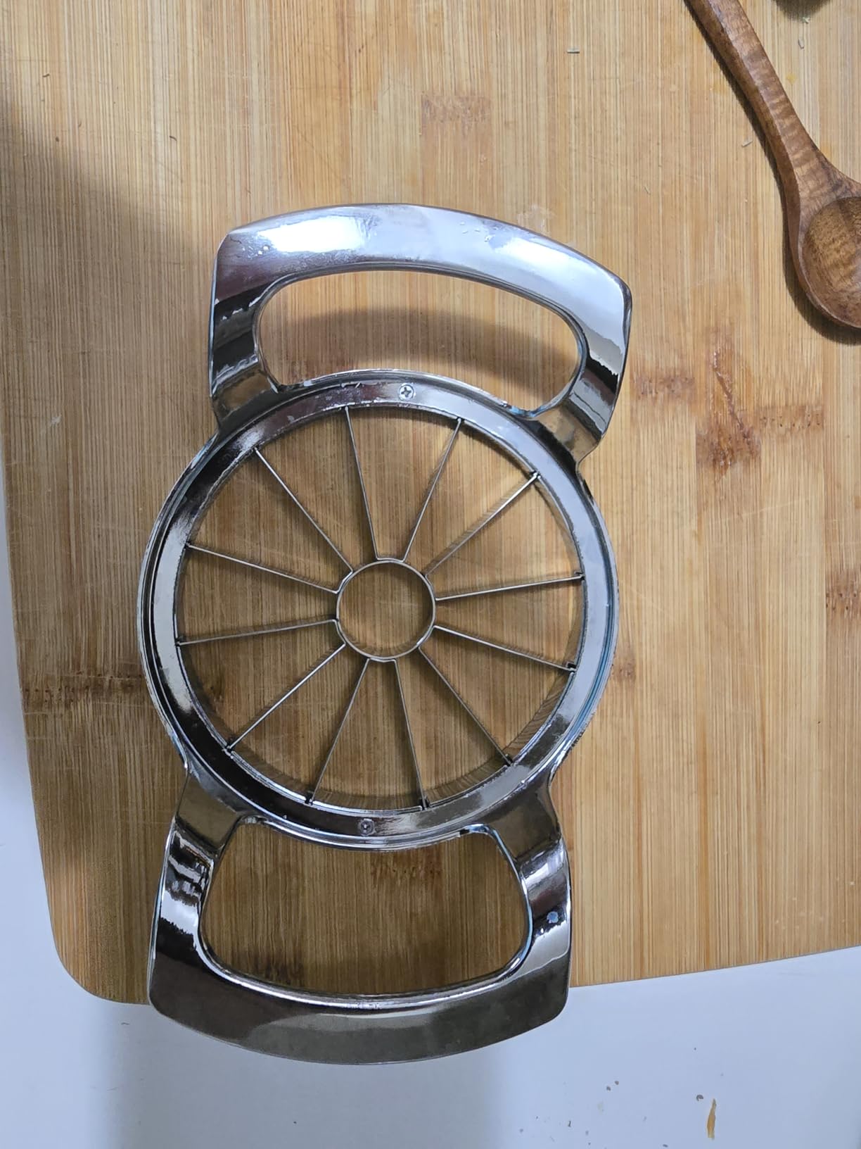 Apple Slicer,12-Blade Extra Large Apple Corer, Heavy Duty Stainless Steel Apple Cutter and Divider，Easy to Use, Time-Saving. customer photo 2