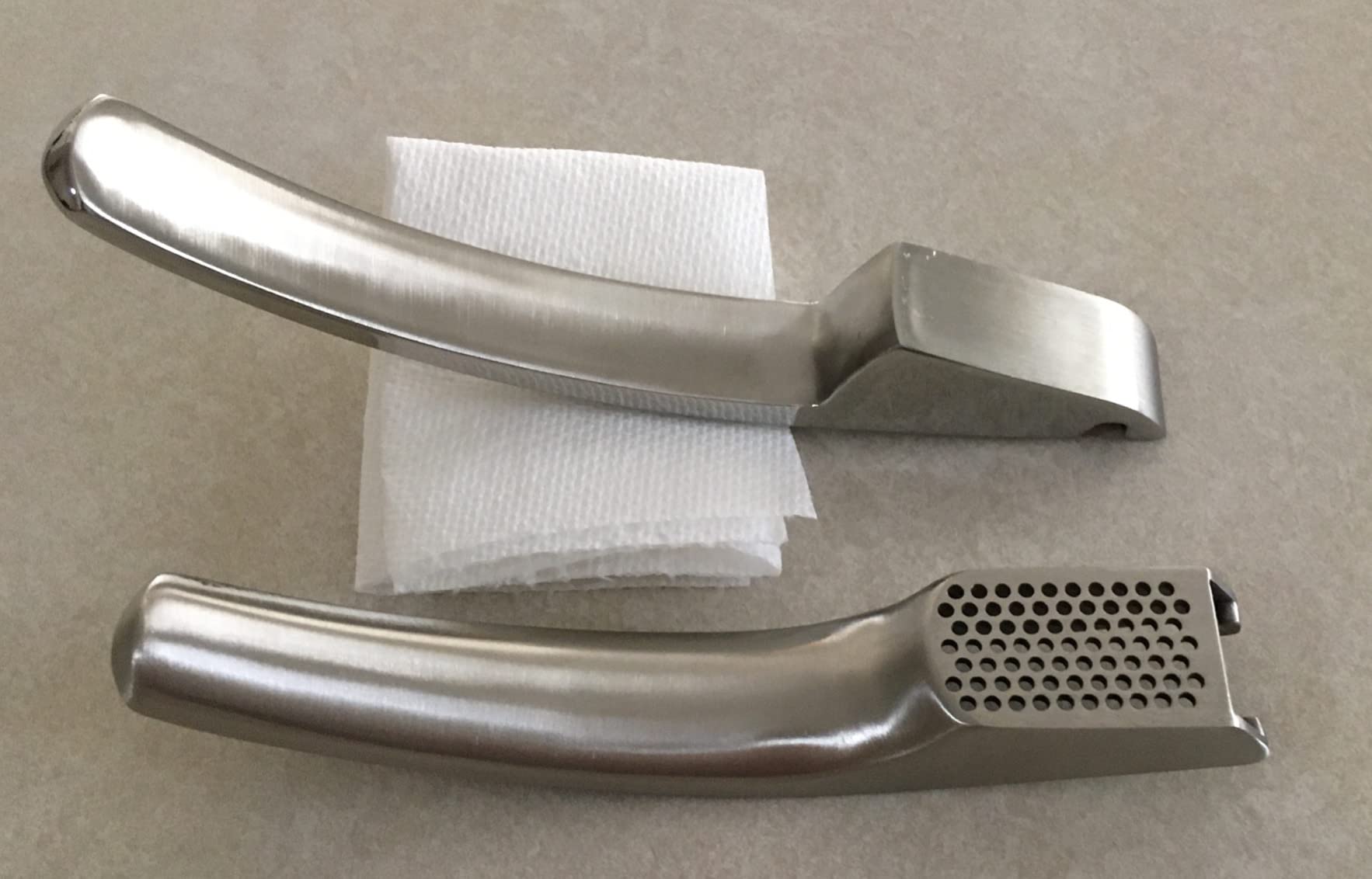 No Peeling Required Garlic Press Stainless Steel with Detachable Handle for Fine Mincing-Premium Garlic Mincer Tool, Rust-Proof, Easy to Clean, Dishwasher Safe Garlic Crusher with Lifetime Replacement customer photo 2