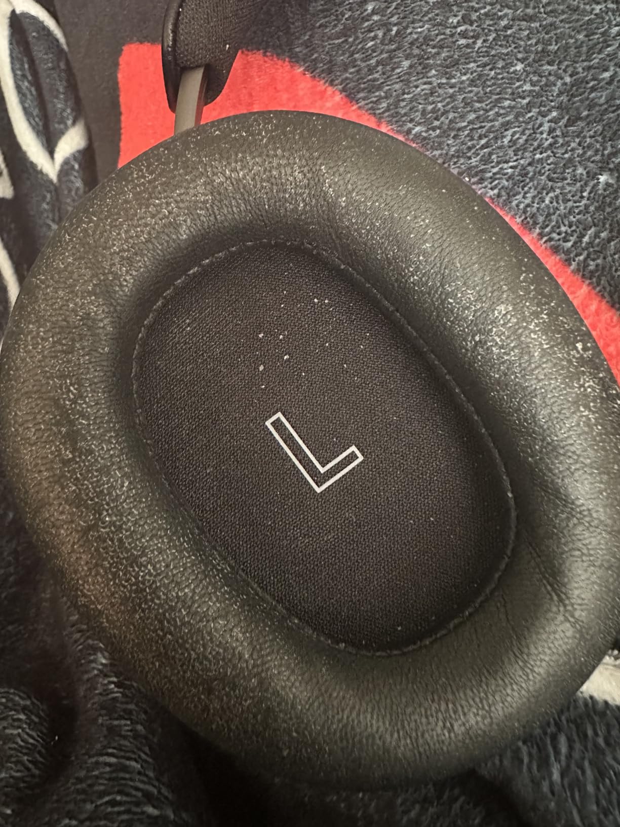 Beoplay H95 Premium Comfortable Wireless Active Noise Cancelling (ANC) Over-Ear Headphones with Protective Carrying Case, Black customer photo 1
