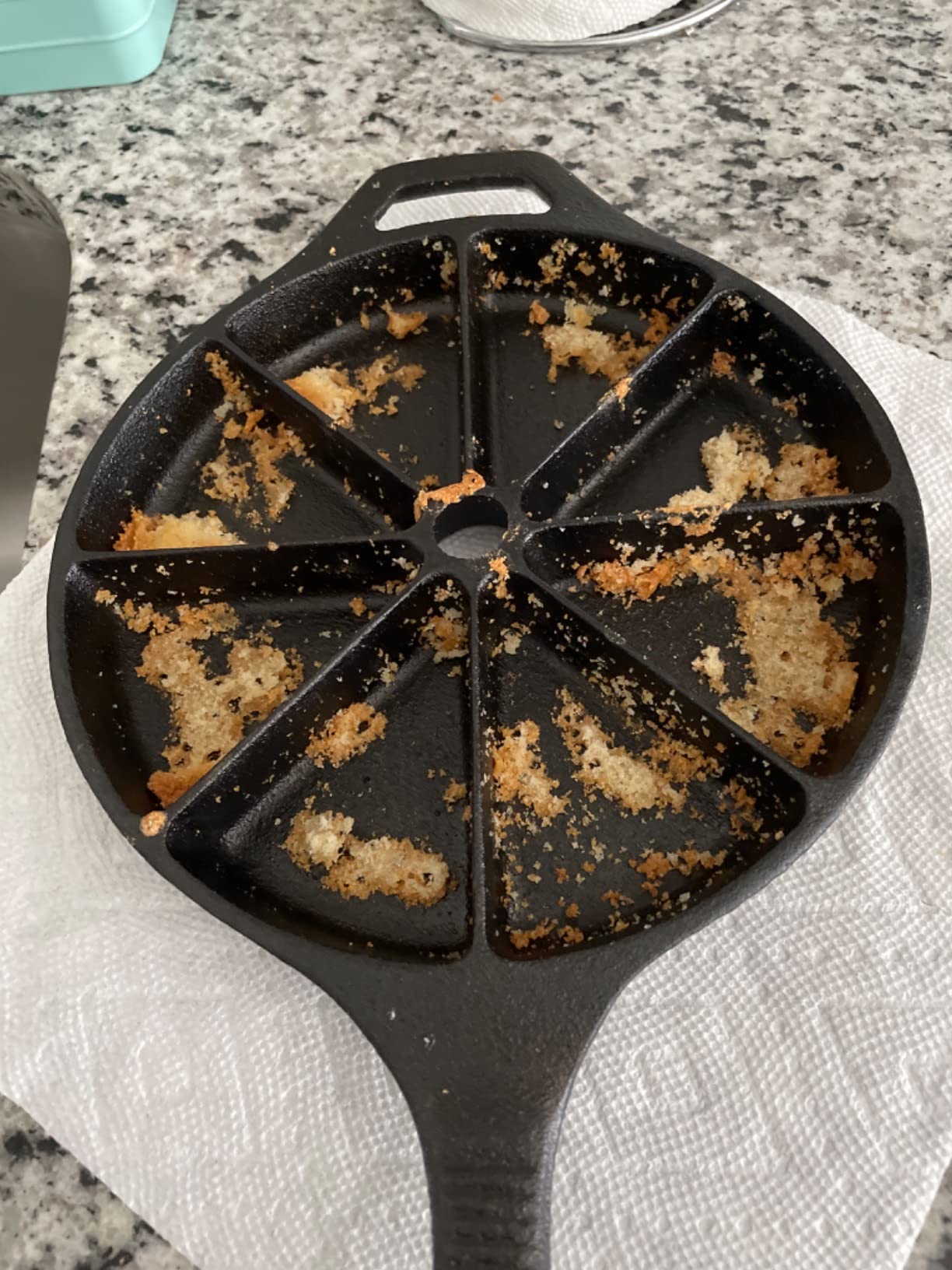 TableCraft 10750 Cast Iron Round Corn Bread Skillet with Handle customer photo 1