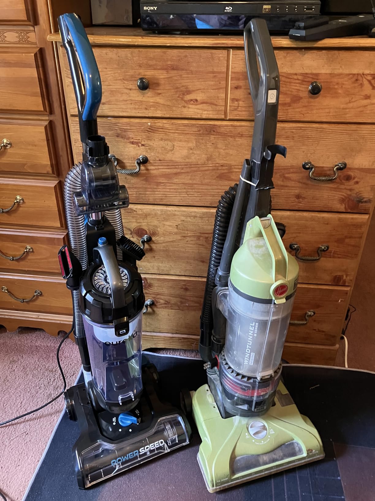 Eureka PowerSpeed Lightweight Upright Vacuum Cleaner for Carpet and Hard Floor, Powerful Bagless Upright Vacuum Cleaner for Home Pets, NEU181A, Blue customer photo 2