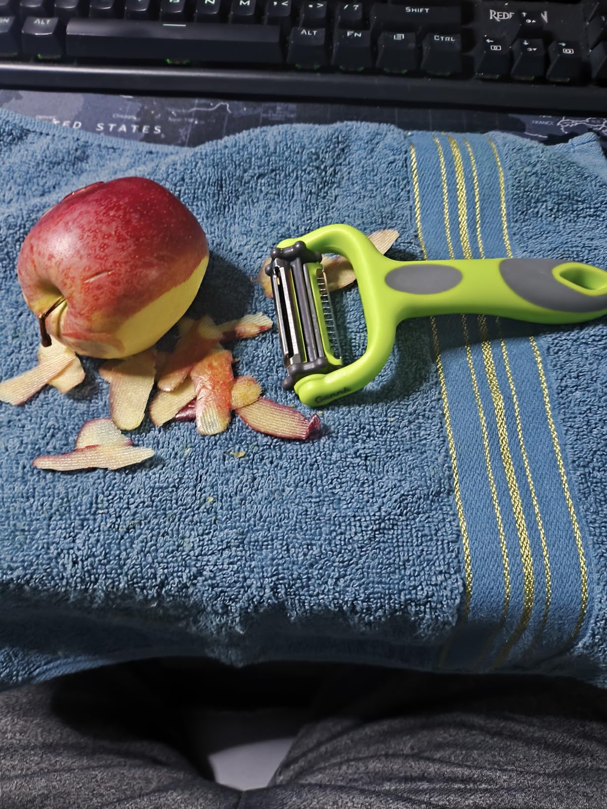 GANNK Potato Apple Vegetable Peelers for Kitchen, I and Y Peelers for Fruit Veggie Potatoes Carrot Cucumber, 3 in 1 Blade Spin Design With Julienne Function customer photo 1