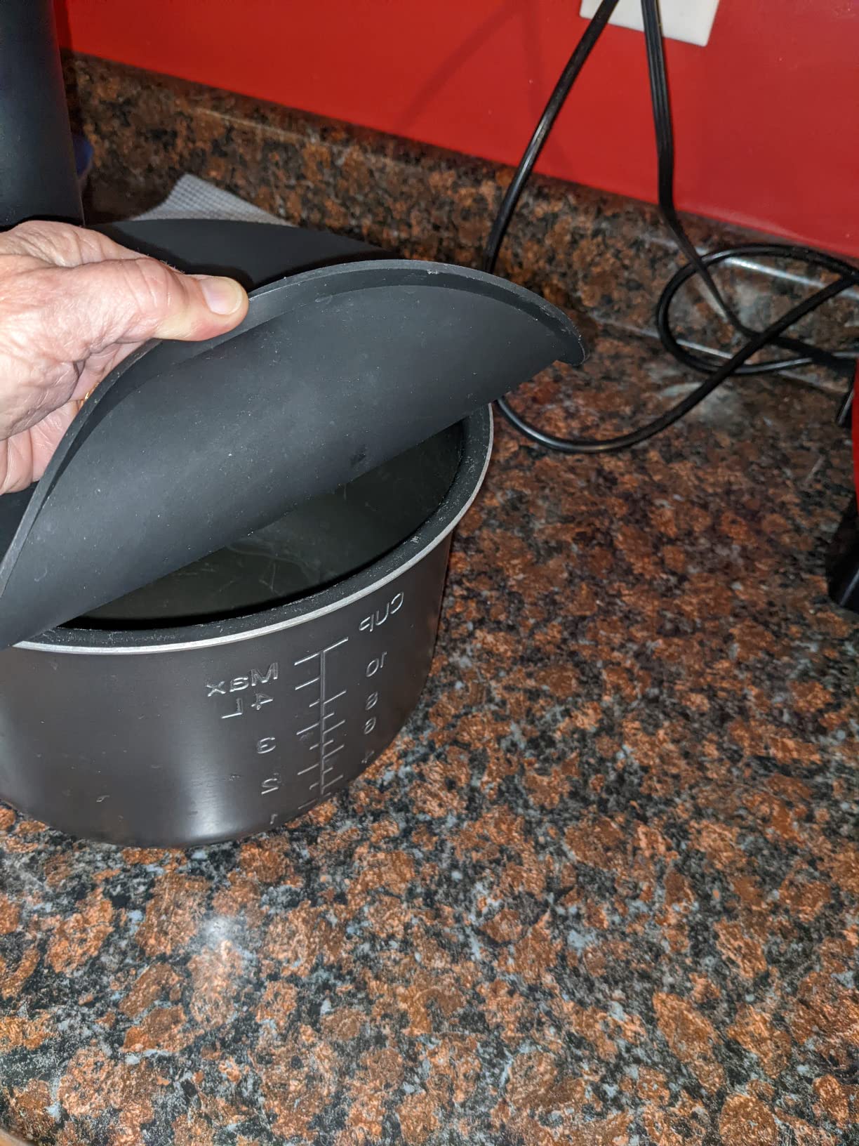 IMPRESA Sous Vide Silicone Lid - Fits Pots Up to 10.5 in, Black - Precision Temperature Control Compatible with Anova Precision Cooker - Moisture Retention & Silicone Lids for Sous Vide customer photo 1