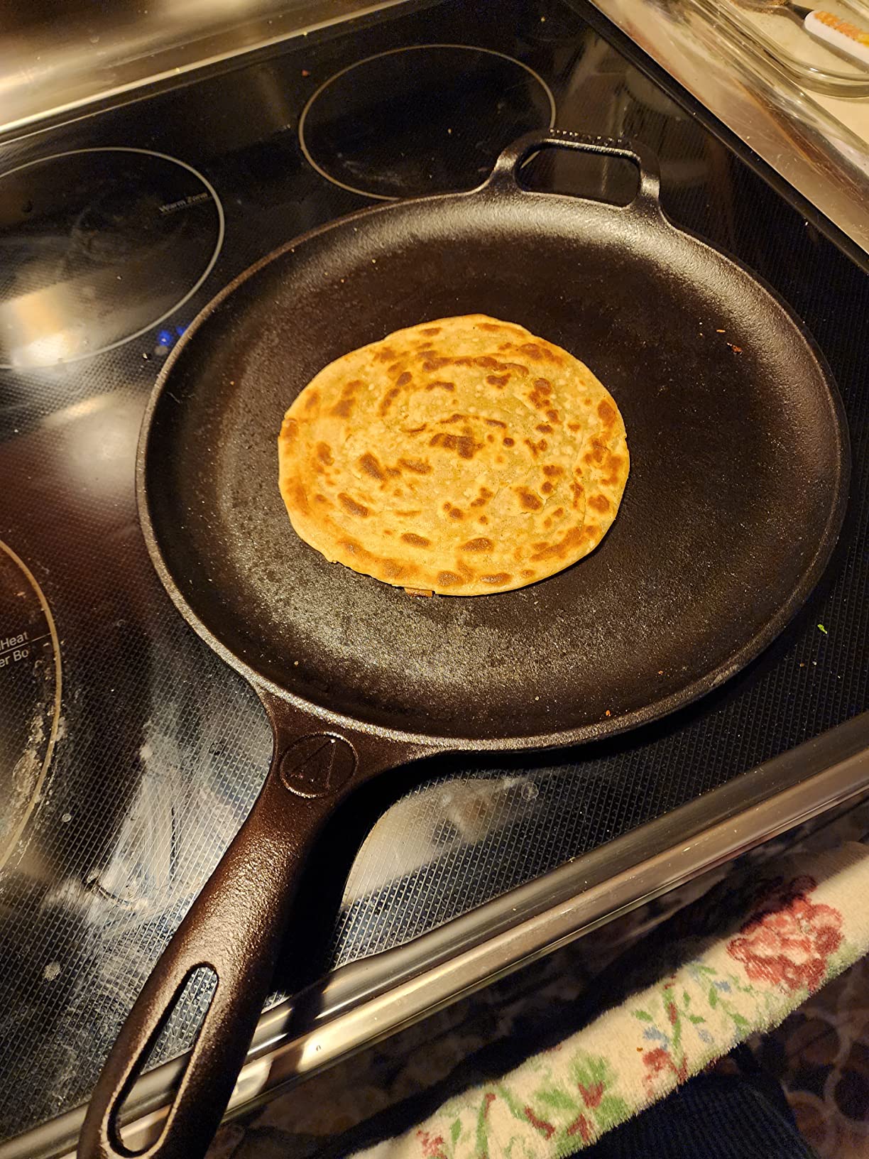 Victoria 10-Inch Cast Iron Comal Pizza Pan with 2 Side Handles, Preseasoned with Flaxseed Oil, Made in Colombia, Black customer photo 2