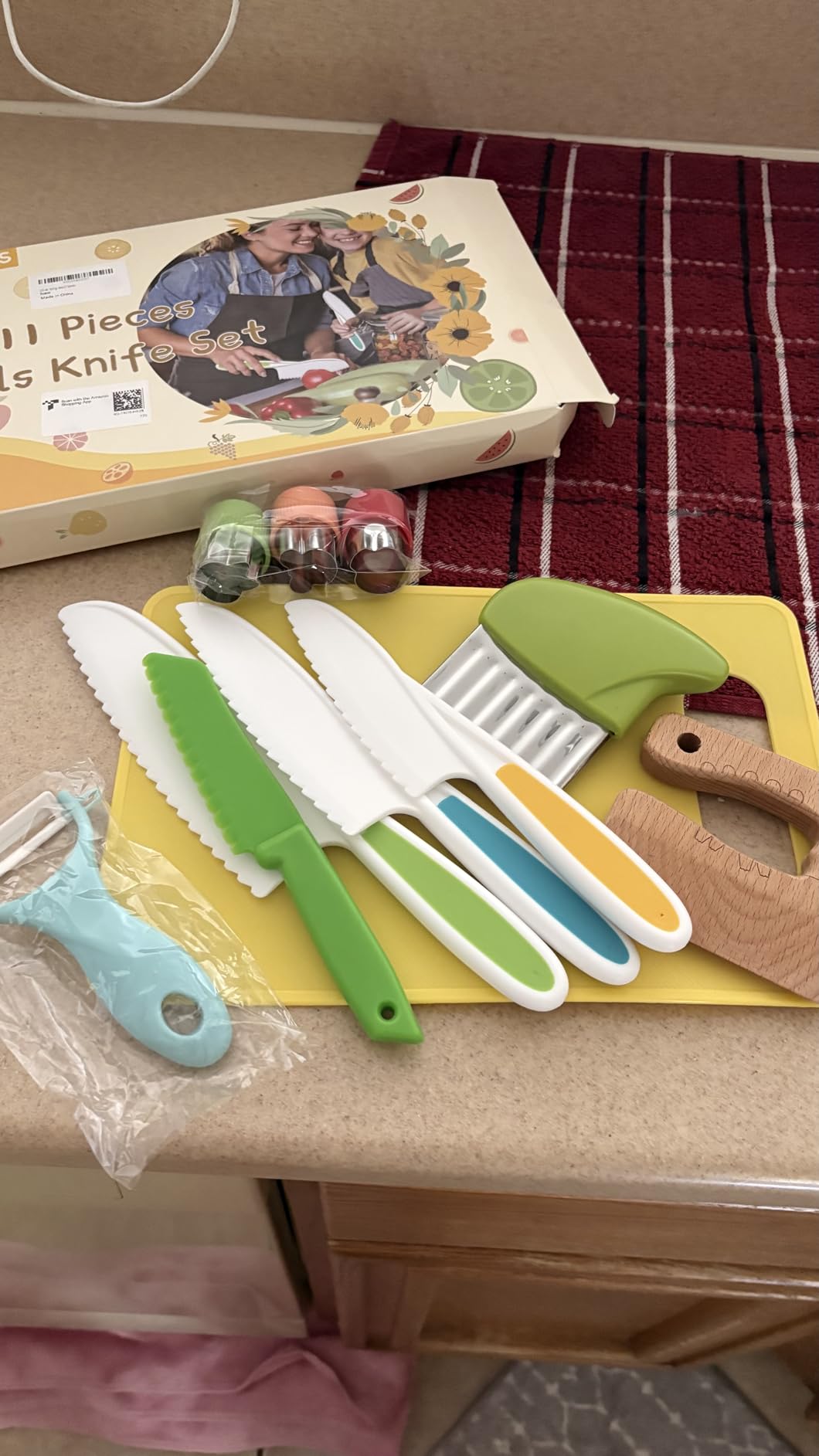 RISICULIS 11 Pieces Wooden Kids Kitchen Knife, Kids Kitchen Set Include Wood Knife, Serrated Edges Plastic Toddler Knife, Kids Kitchen Accessories, Montessori Cooking Christmas Gifts for Boys Girls customer photo 1