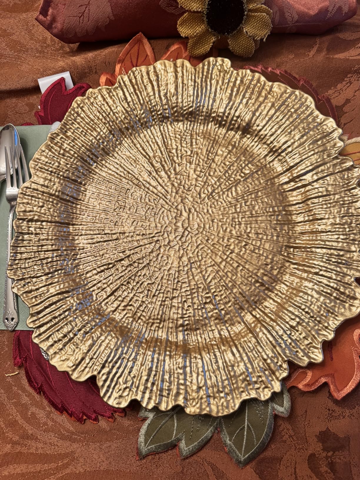 MAONAME Reef White Charger Plates, Plate Chargers for Dinner Plates, Plastic Plate Chargers for Wedding Decor, Thanksgiving, Christmas, Set of 6 customer photo 2