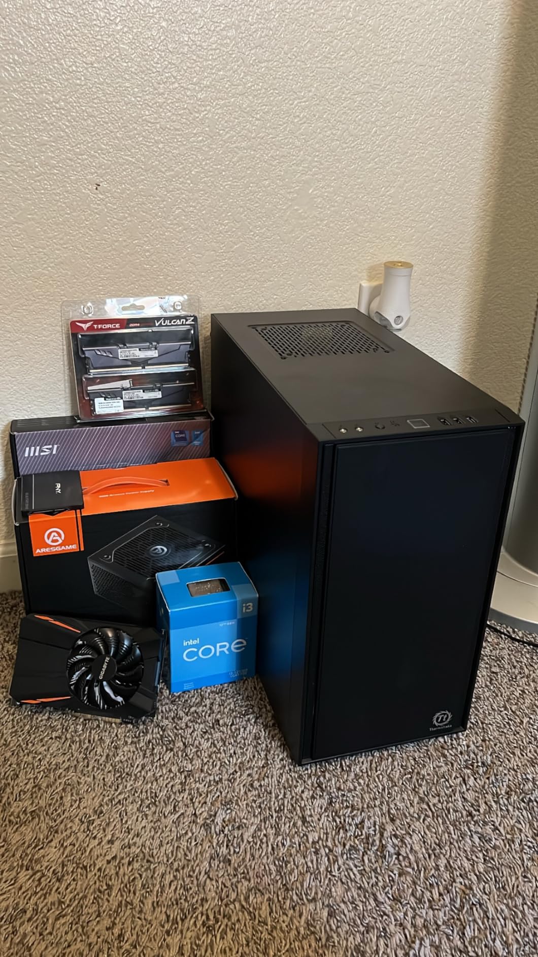 Intel Core 12th Gen i3-12100F desktop processor, featuring PCIe Gen 5.0 & 4.0 support. Discrete graphics required. customer photo 1