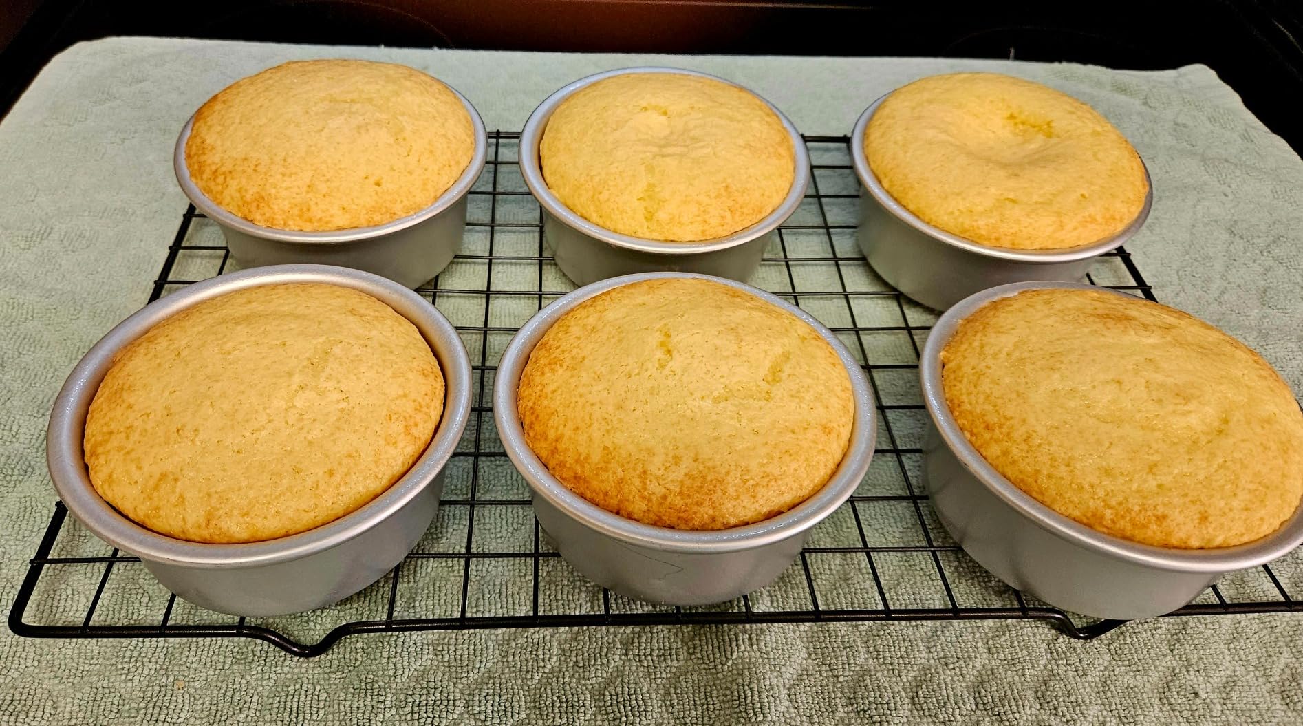 4 Inch Round Cake Pan Set of 8, Nonstick Aluminum Baking Pans with 100 Sheets Parchment Paper, Easy Pop Out Removable Bottom Cake Pans for Mini Cheesecakes, Dessert, Pizzas and Quiches customer photo 1