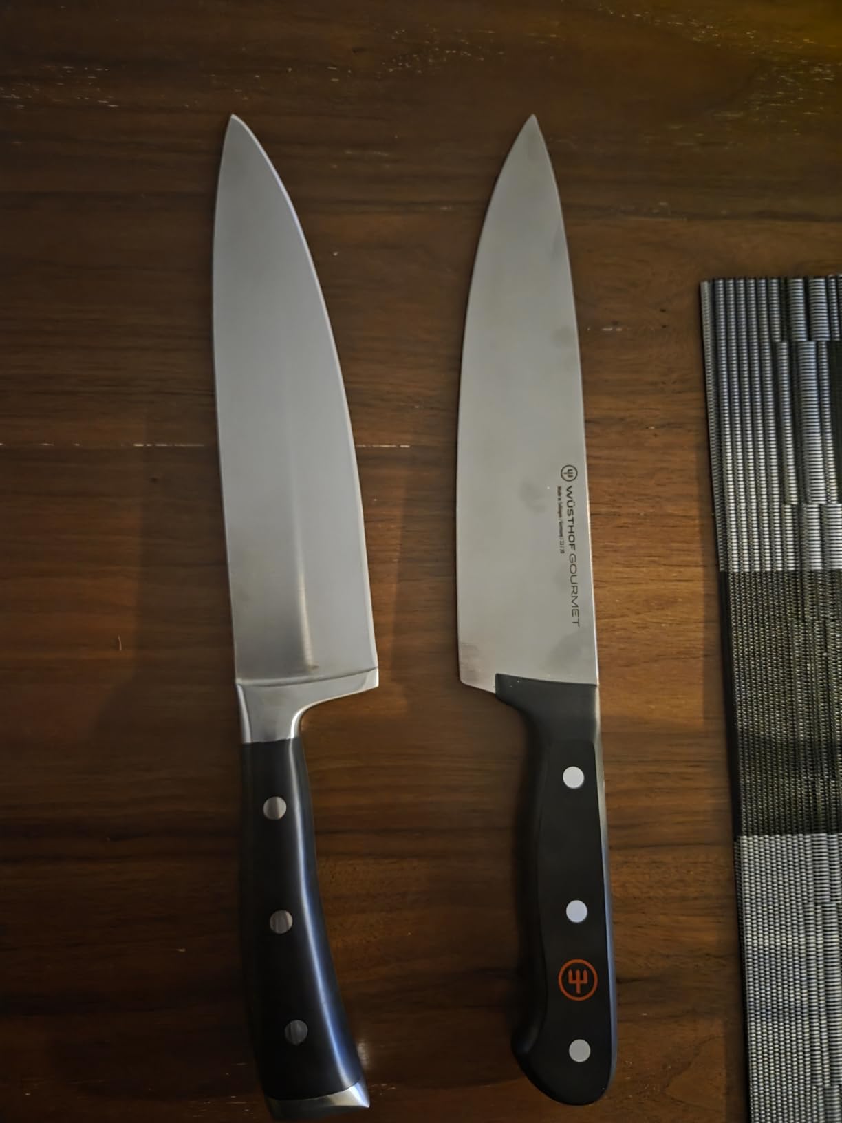 Amazon Basics Classic 8-inch Full Tang High Carbon Stainless Steel Chef's Knife, Multipurpose Kitchen Knife with Three Rivets, Silver customer photo 1